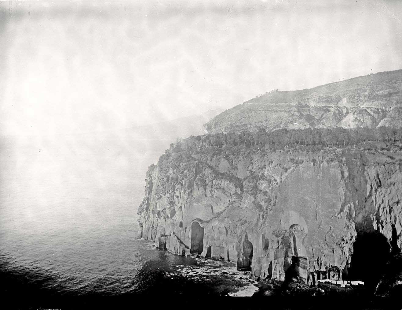 Grotten am Strand von Piano di Sorrento (01.04.1896), 86299_o (DRM CC BY-NC-SA)