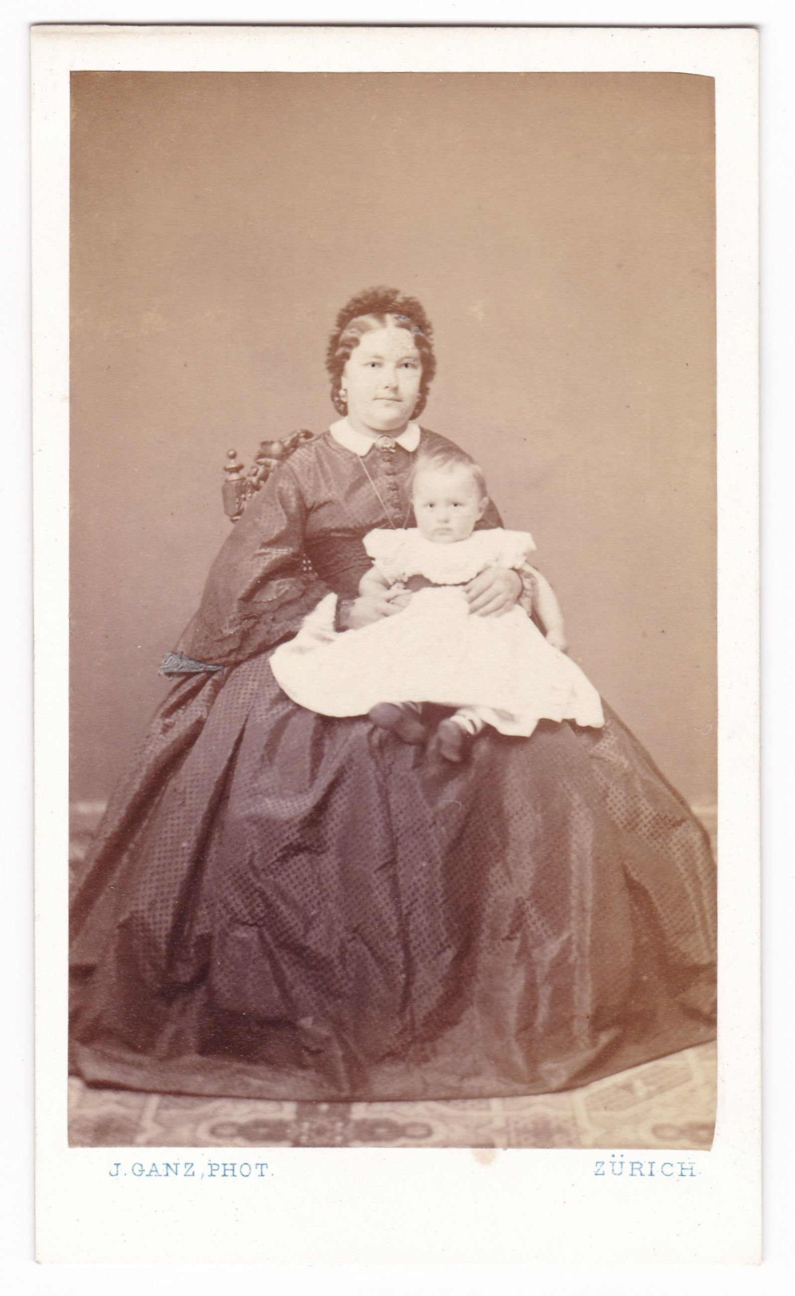 Lina Barbara Schleich, geb. Ludwig mit Sohn Eugen (nach 1863), 88251 p (DRM CC BY-NC-SA)