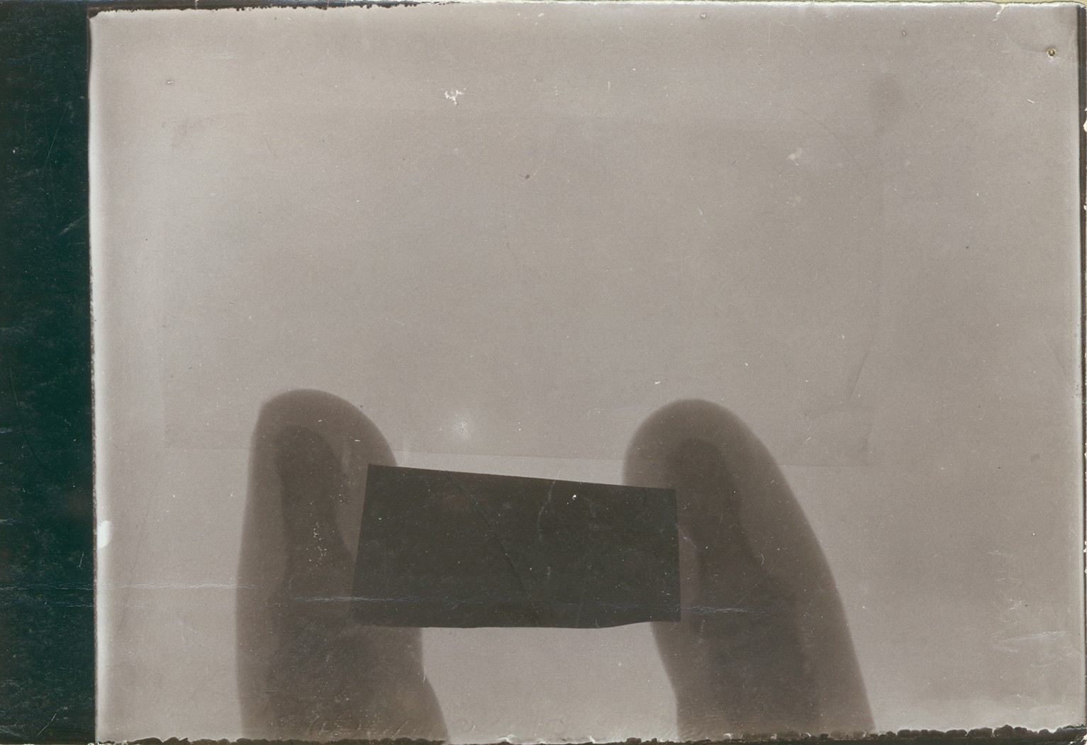 Versuch: Röntgenaufnahme von zwei Fingern mit Werkstück (05.06.1896), 86326 p (Deutsches Röntgen-Museum CC BY-NC-SA)