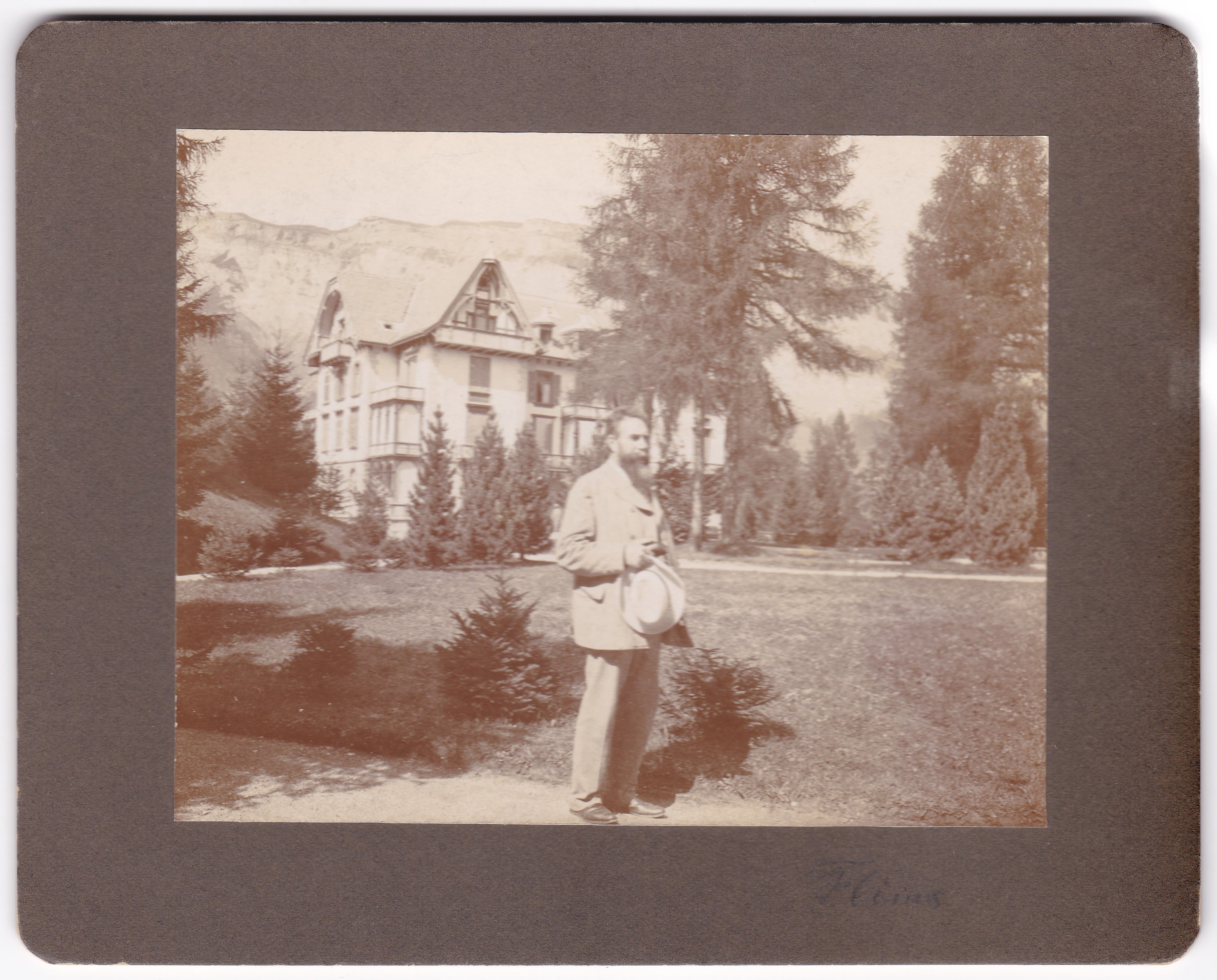 Wilhelm Conrad Röntgen vor der Villa Silvana in Flims (um 1900), 88375 p (DRM CC BY-NC-SA)