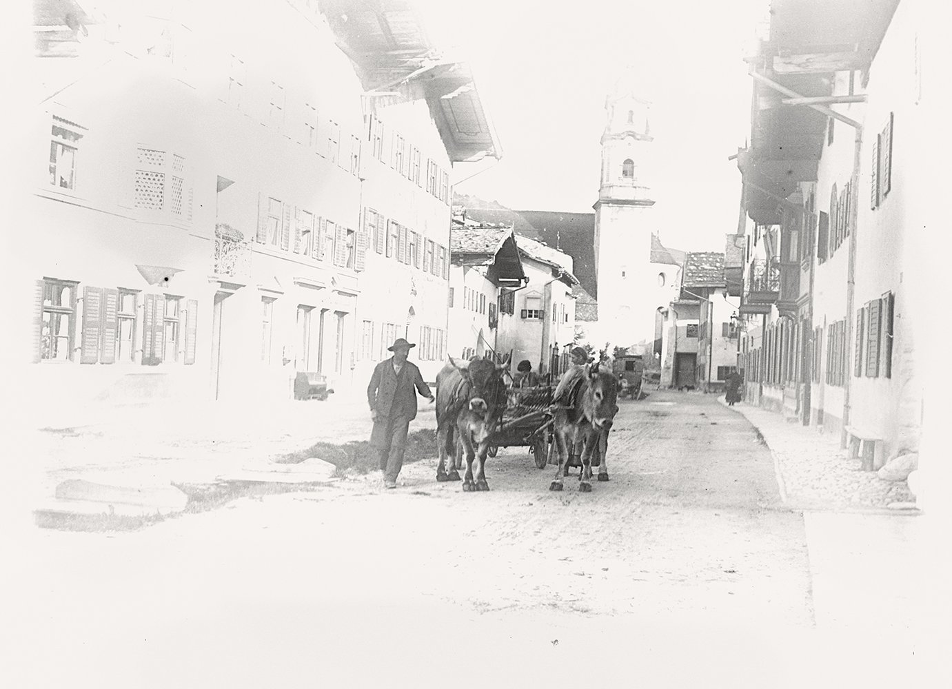 Obermarkt in Mittenwald, nach Norden fotografiert (18.09.1897), 86407_o (DRM CC BY-NC-SA)