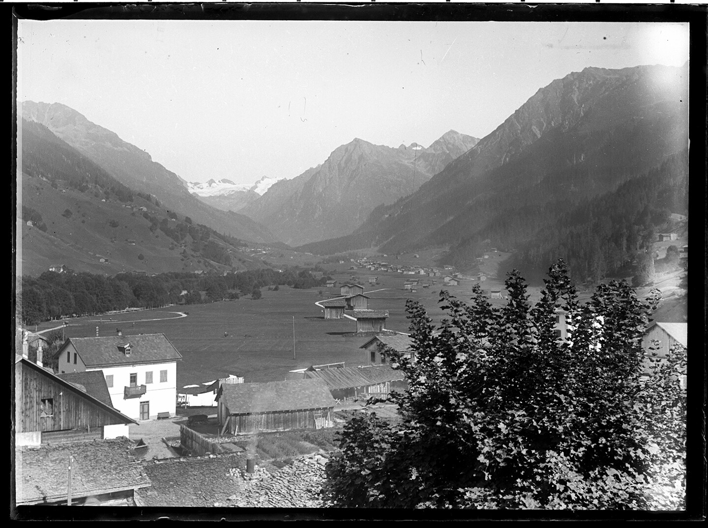 Aussicht vom Fenster des Hotel Vereina in Klosters (September 1898), 86474_o (DRM CC BY-NC-SA)