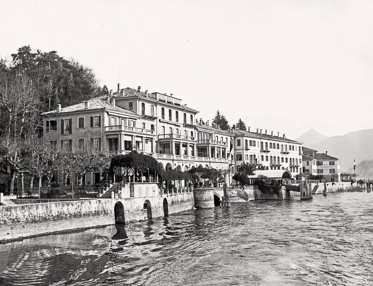 Hotel Bellevue in Cadenabbia vom Dampfer aufgenommen (15.04.1898), 86494_o (DRM CC BY-NC-SA)