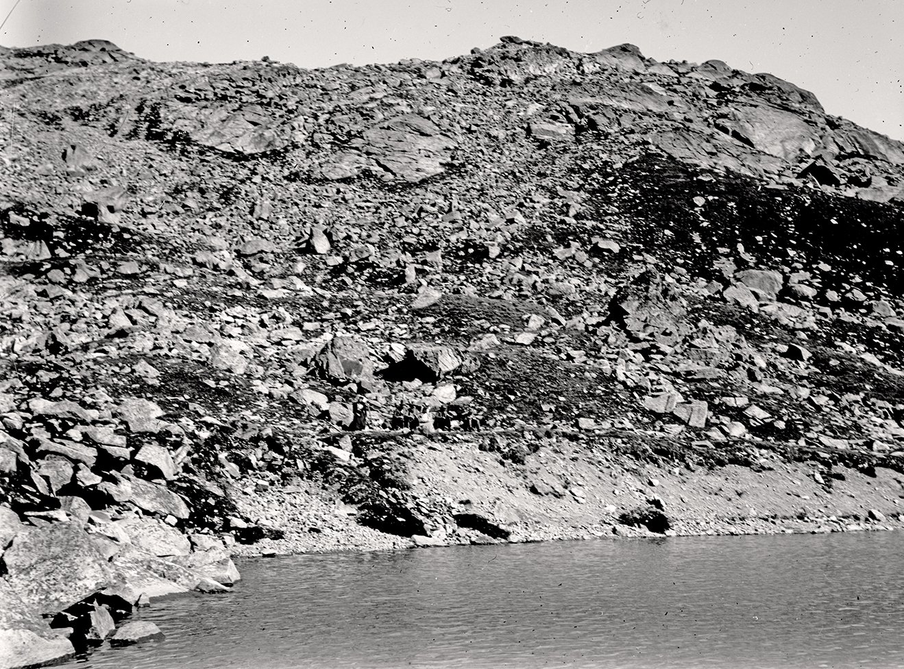 Gruppe am See oberhalb der Bovalhütte (August-September 1898), 86511_o (DRM CC BY-NC-SA)