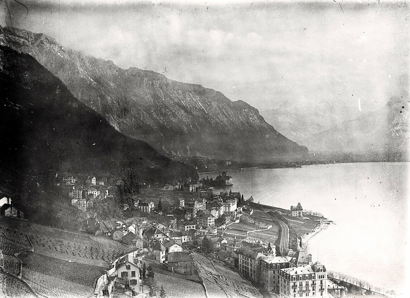 Blick auf Territet und Chillon von der Straße nach Glion (26.03.1898), 86518_o (DRM CC BY-NC-SA)