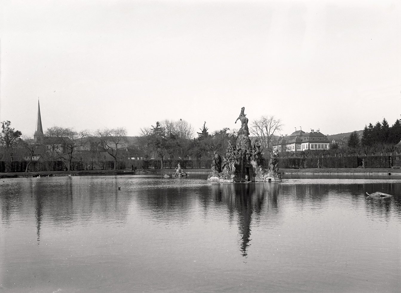Grosser See im Hofgarten des Schlosses Veitshöchheim (März 1900), 86530_o (DRM CC BY-NC-SA)