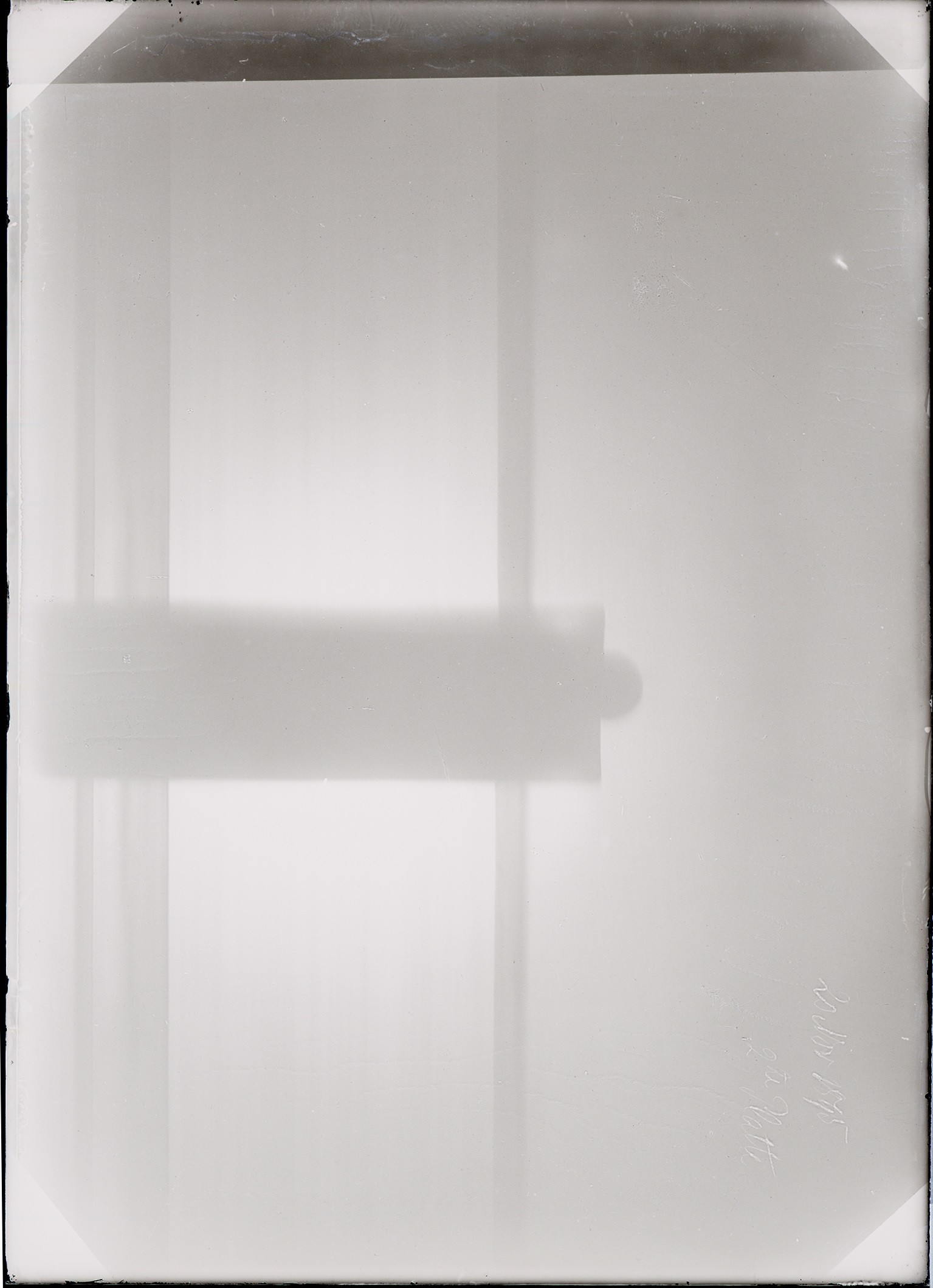 Versuch: Türprofile mit angeheftetem Platinblech (20.11.1895, abfotografiert 1934), 86720 gp (Deutsches Röntgen-Museum CC BY-NC-SA)