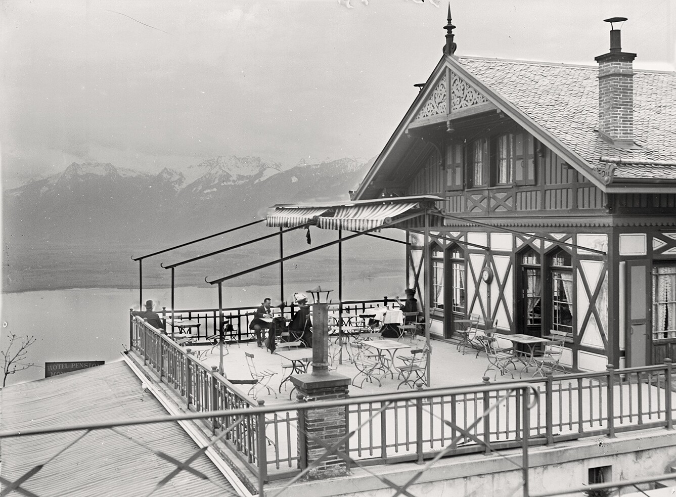 Buffet de la Gare in Glion bei Montreux (März 1899), 86548_o (DRM CC BY-NC-SA)