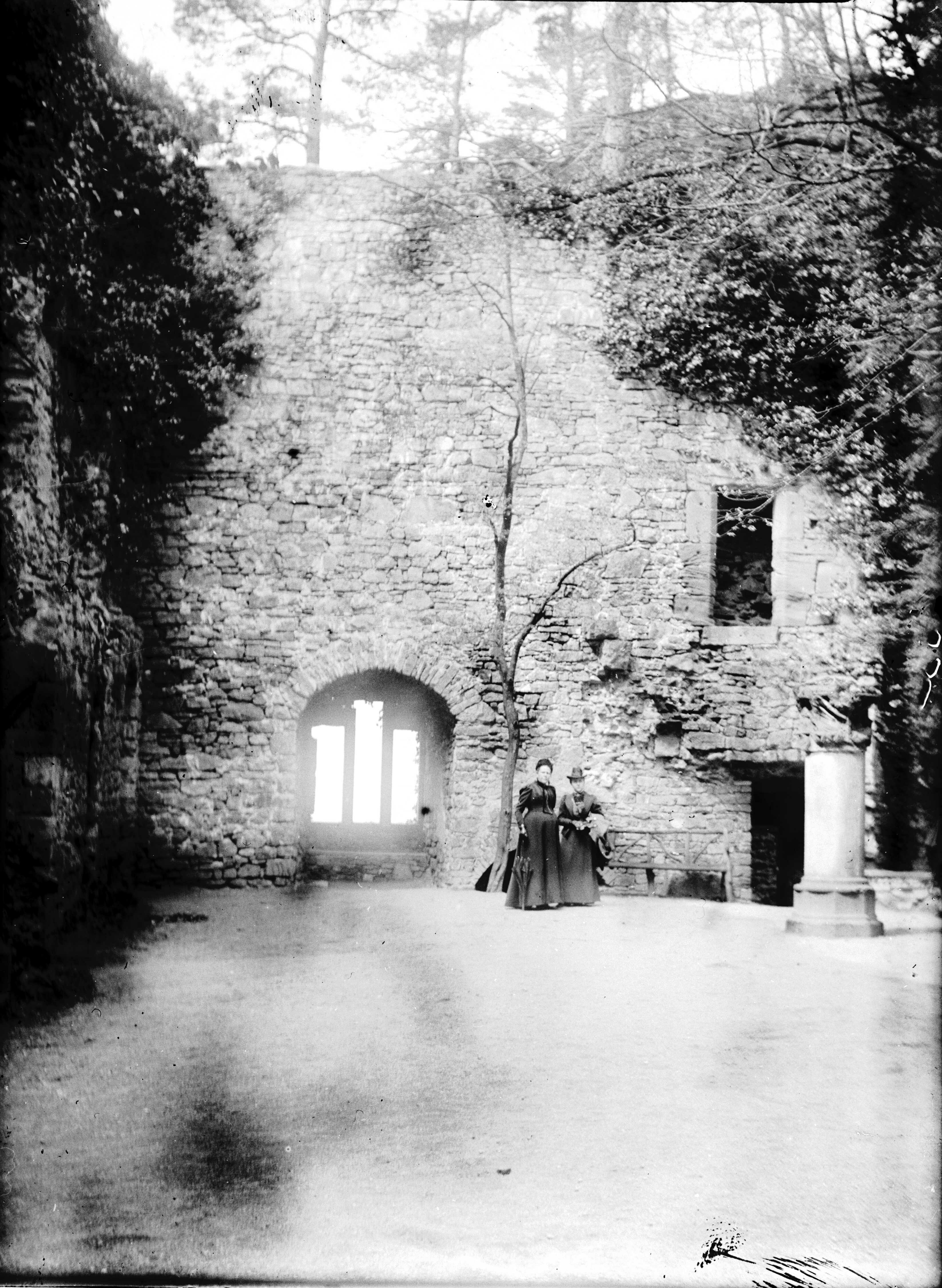 Gruppenaufnahme im Schloss Hohenbaden (April 1898), 86551_o (DRM CC BY-NC-SA)