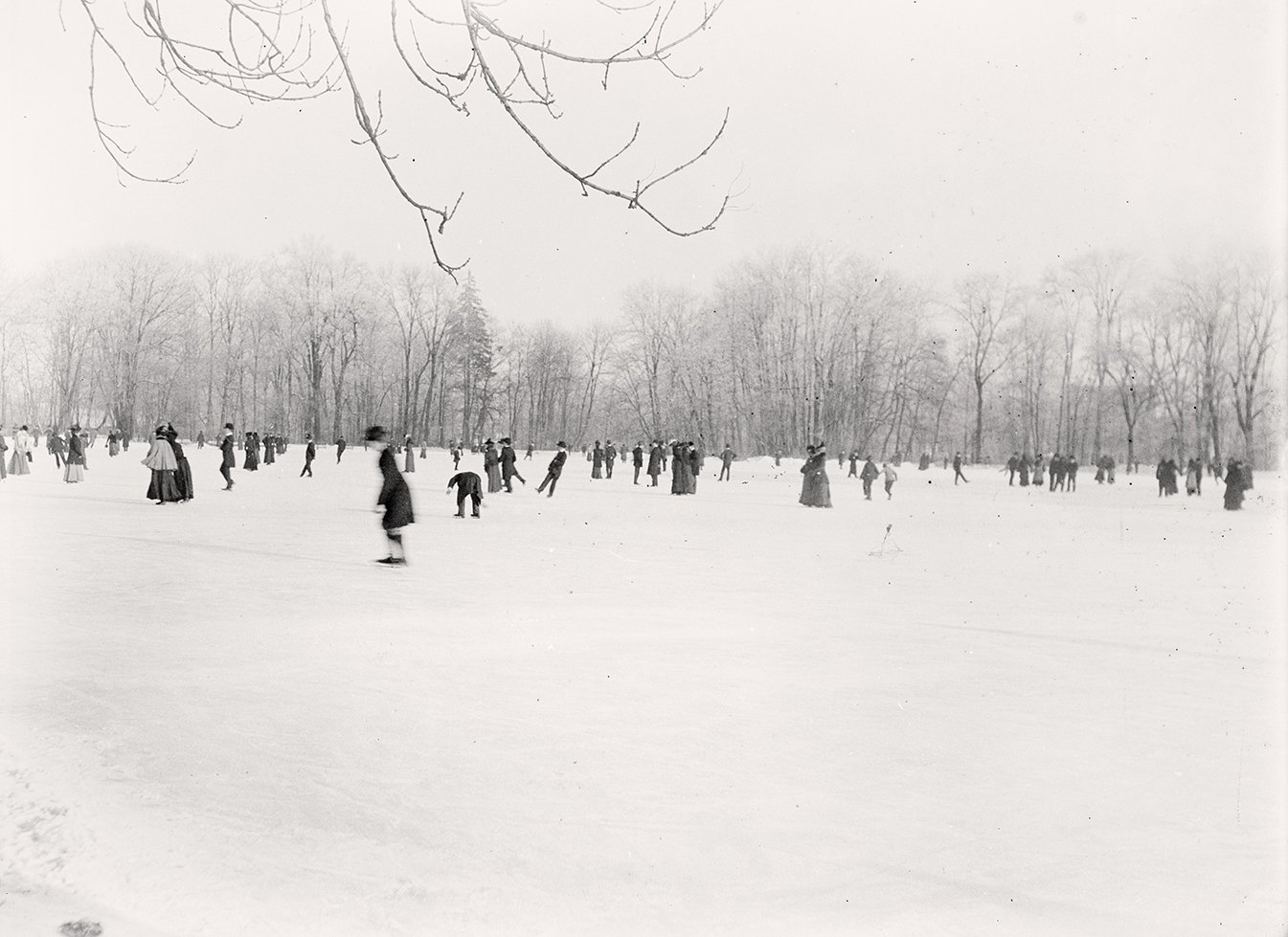 Englischer Garten in München im Winter: Schlittschuhläufer auf dem Kleinhesseloher See (Januar 1901), 86557_o (DRM CC BY-NC-SA)