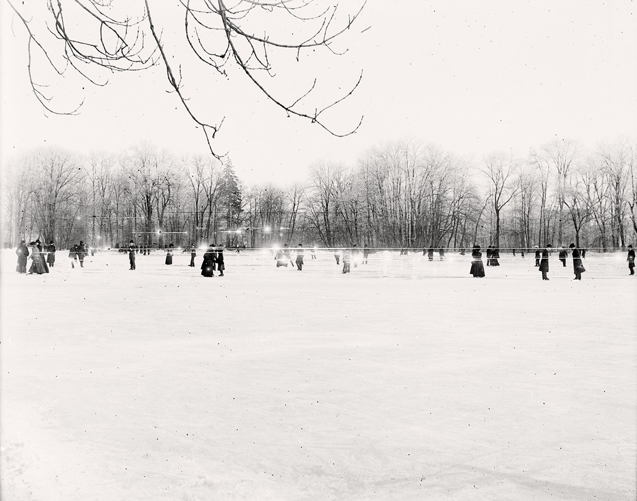 Englischer Garten in München im Winter: Schlittschuhläufer auf dem Kleinhesseloher See (Januar 1901), 86563_o (DRM CC BY-NC-SA)