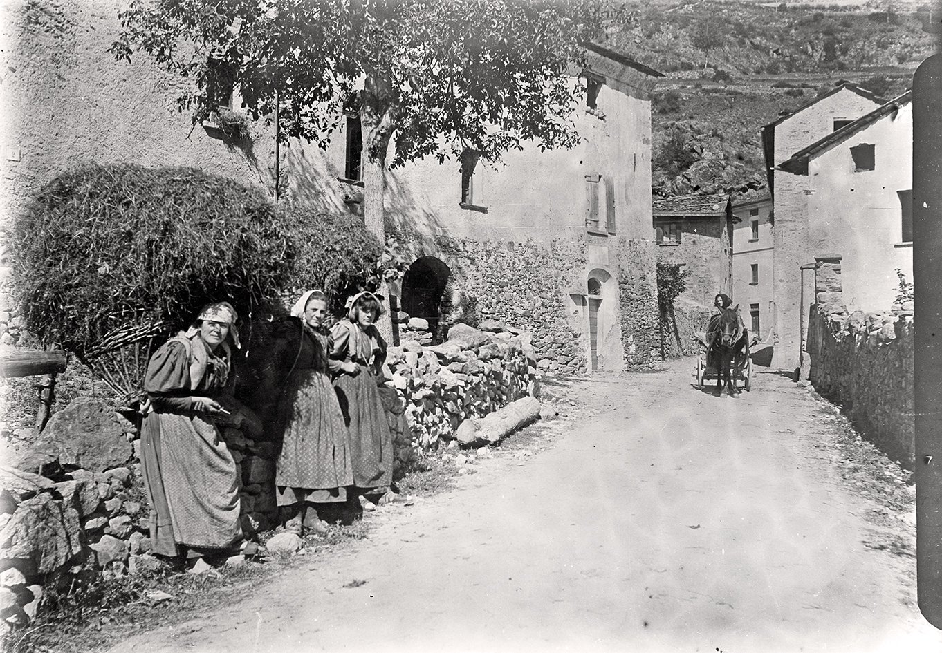 Gruppenaufnahme in Bolladore im Veltlin/Valtellina (14.09.1900), 86567_o (DRM CC BY-NC-SA)