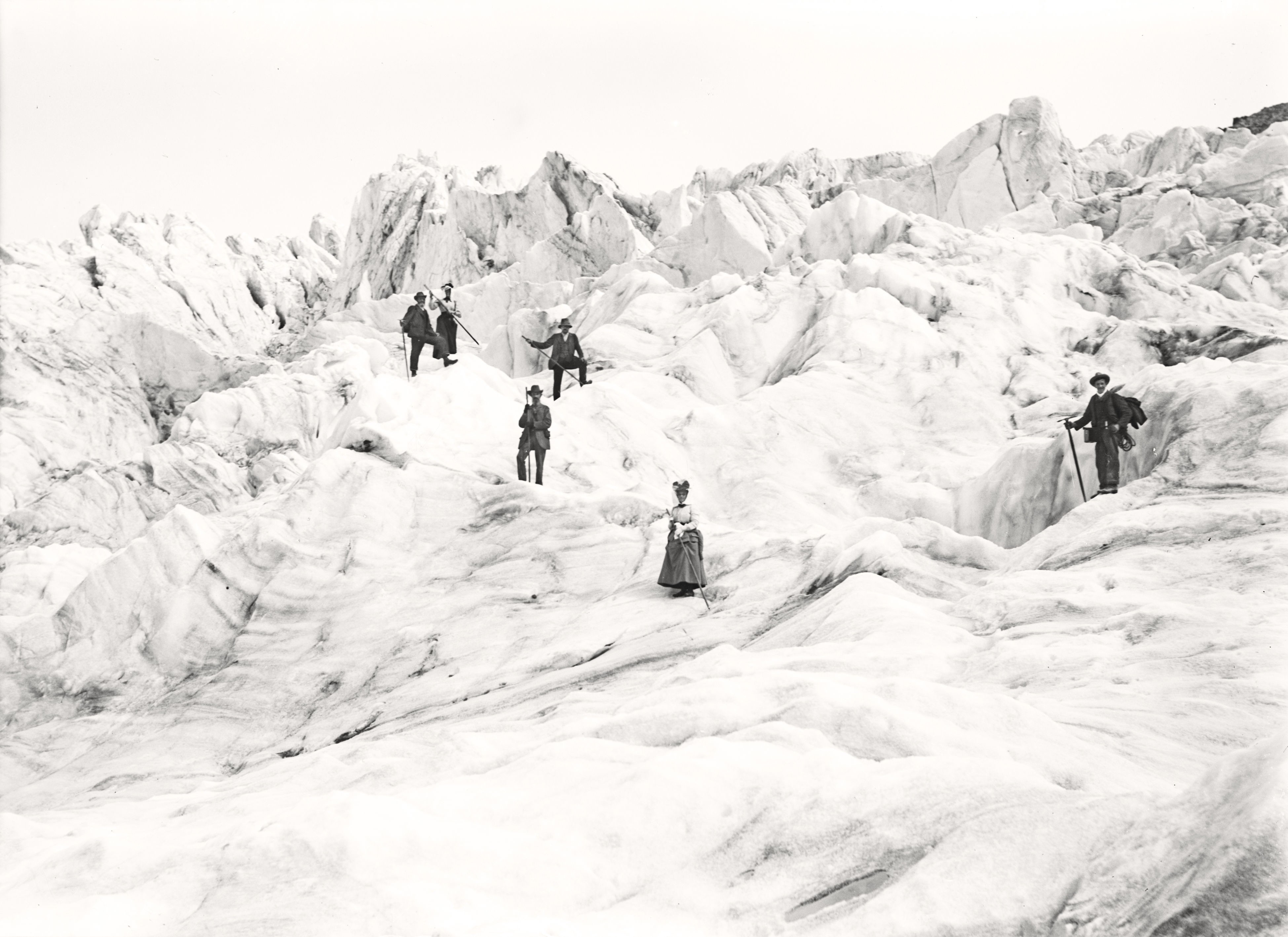 Wandergruppe auf dem Diavolezza-Gletscher (05.09.1900), 86676_o (DRM CC BY-NC-SA)