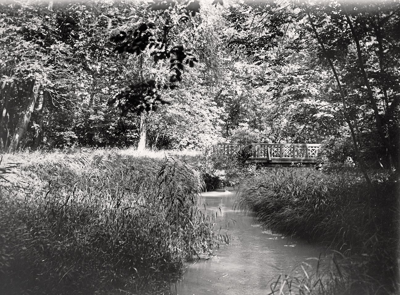 Englischer Garten in München: Kleine Brücke (14.07.1900), 86692_o (DRM CC BY-NC-SA)
