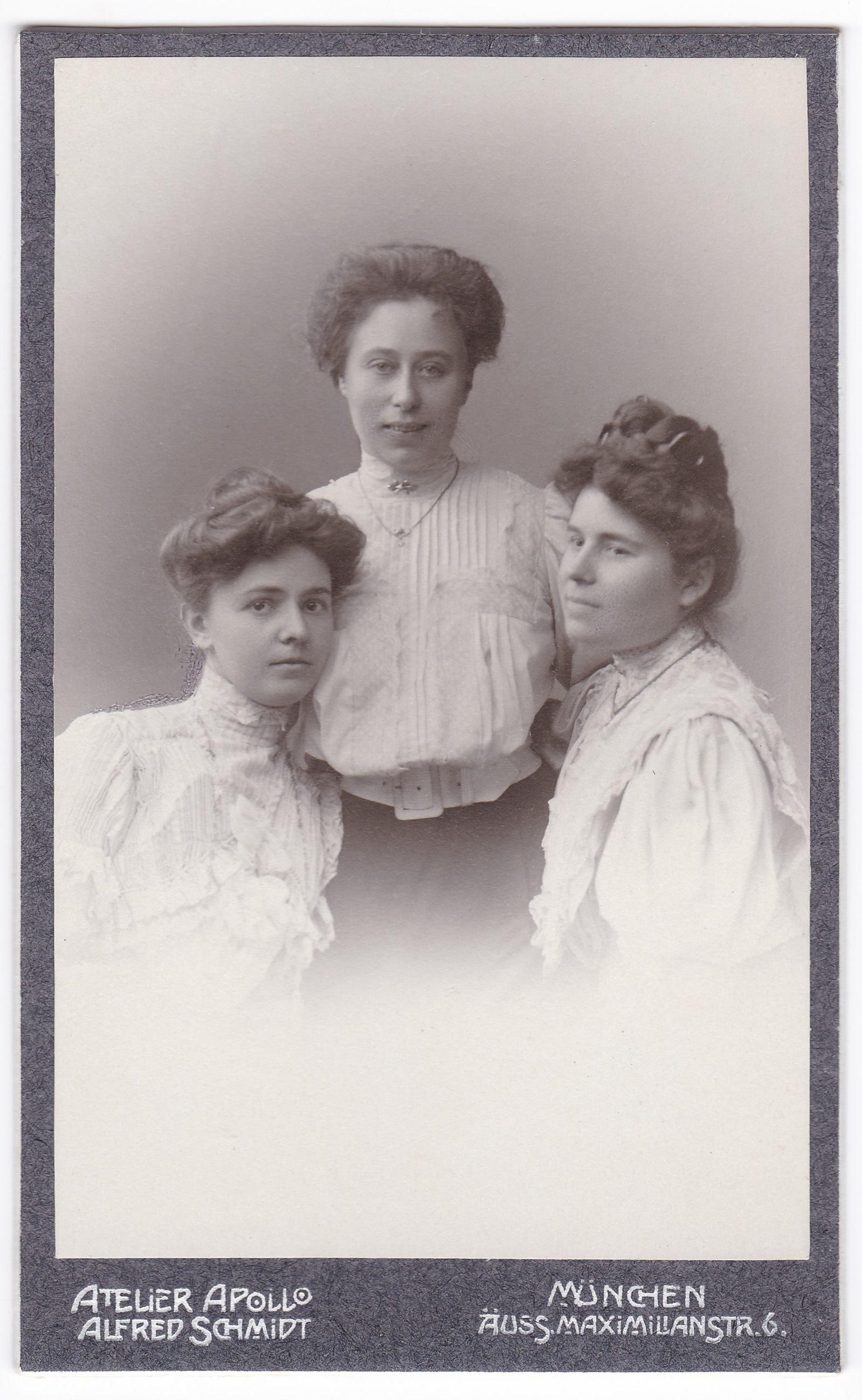 Josephine Bertha Röntgen-Ludwig, Line Fischer und Marie Donges (um 1910), 88052 p (DRM CC BY-NC-SA)