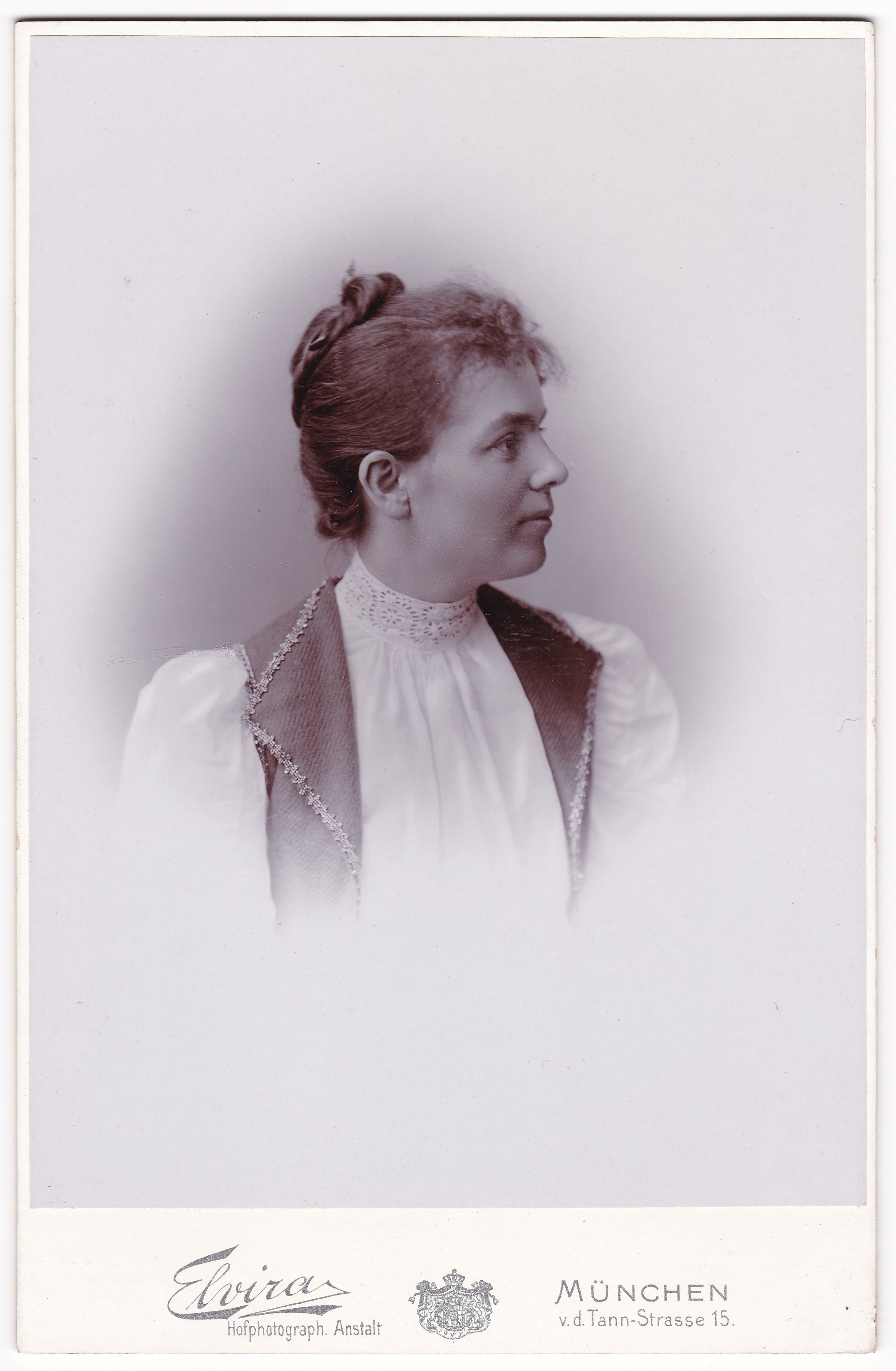 Charlotte Baur (um 1897), 88118 p (DRM CC BY-NC-SA)