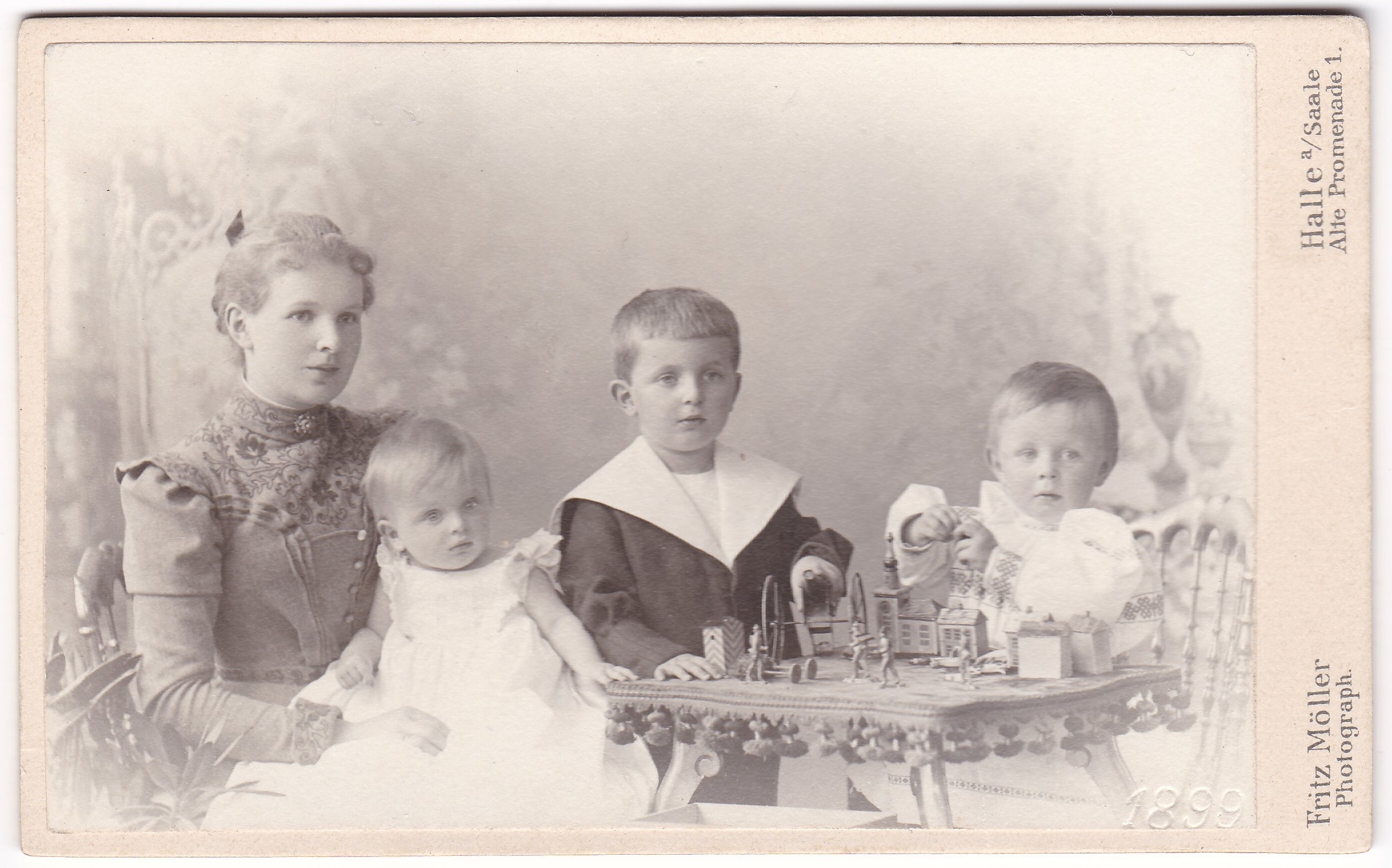 Emma von Hippel mit Kindern (1899), 88025 p (DRM CC BY-NC-SA)