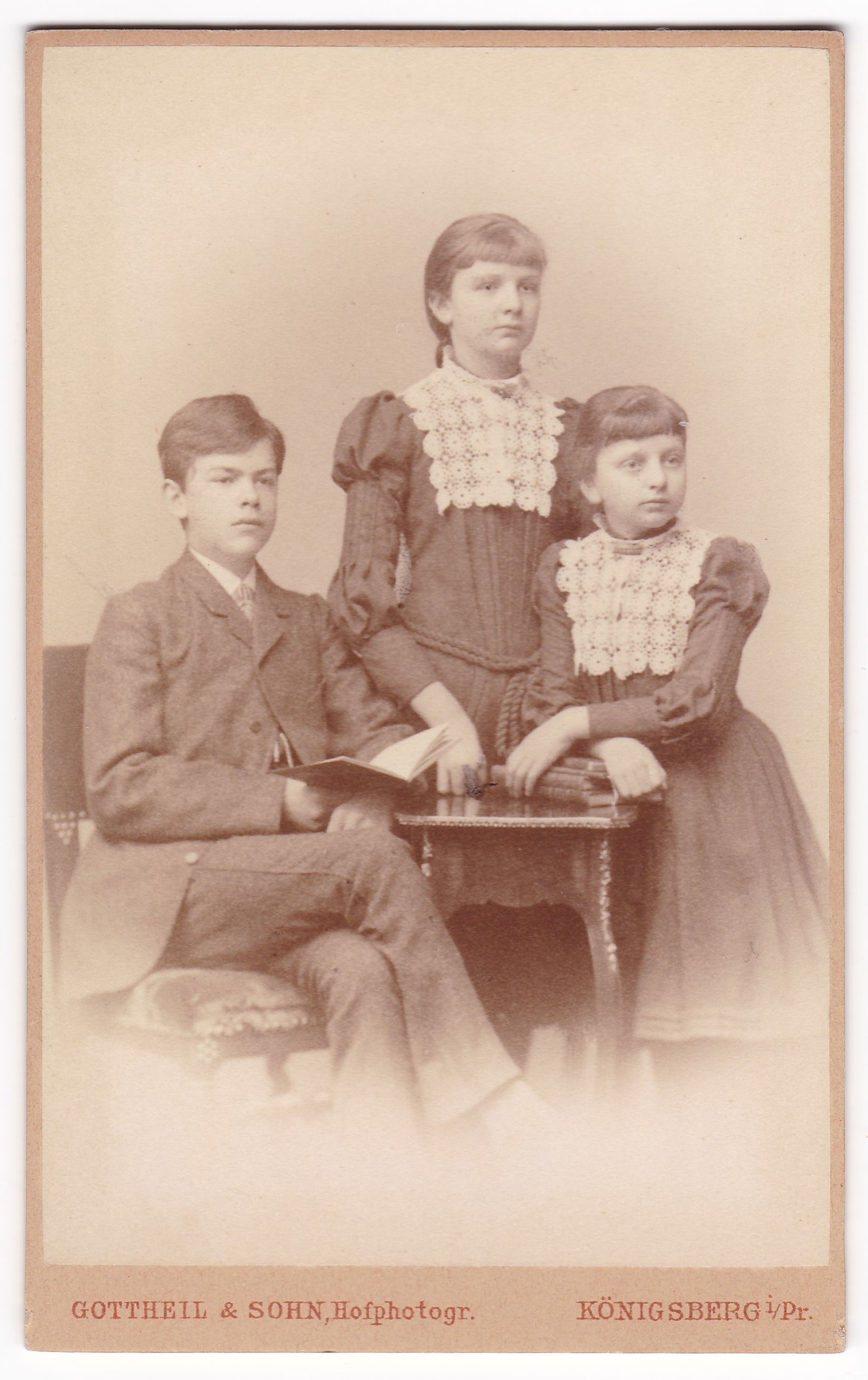 Hermann, Hedwig und Erna Gareis (nach 1888), 88099 p (DRM CC BY-NC-SA)
