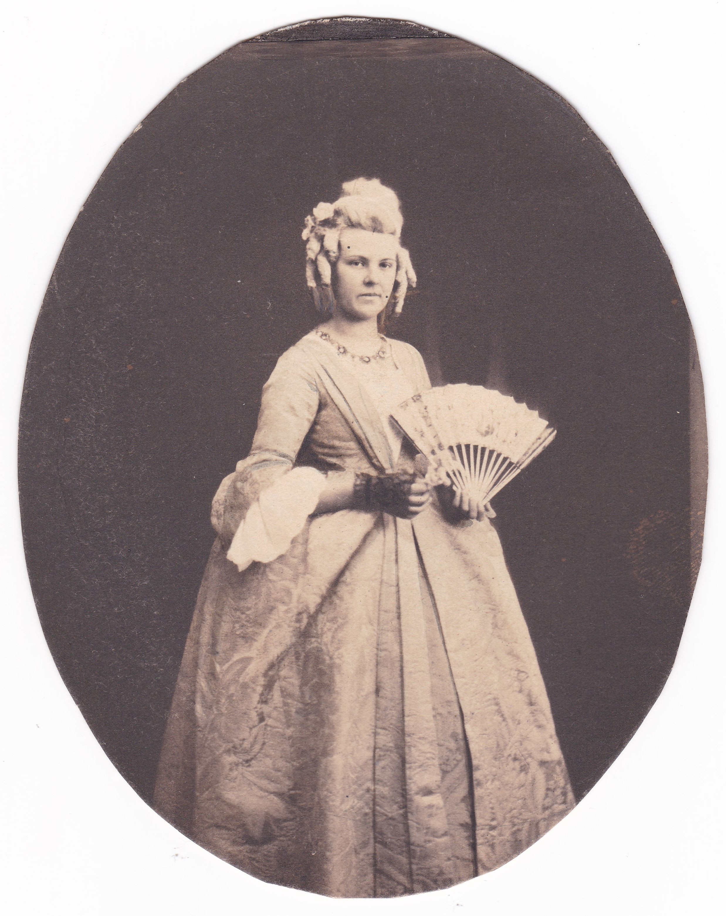 Bertha Röntgen in Kostüm (um 1870), 88022 p (DRM CC BY-NC-SA)