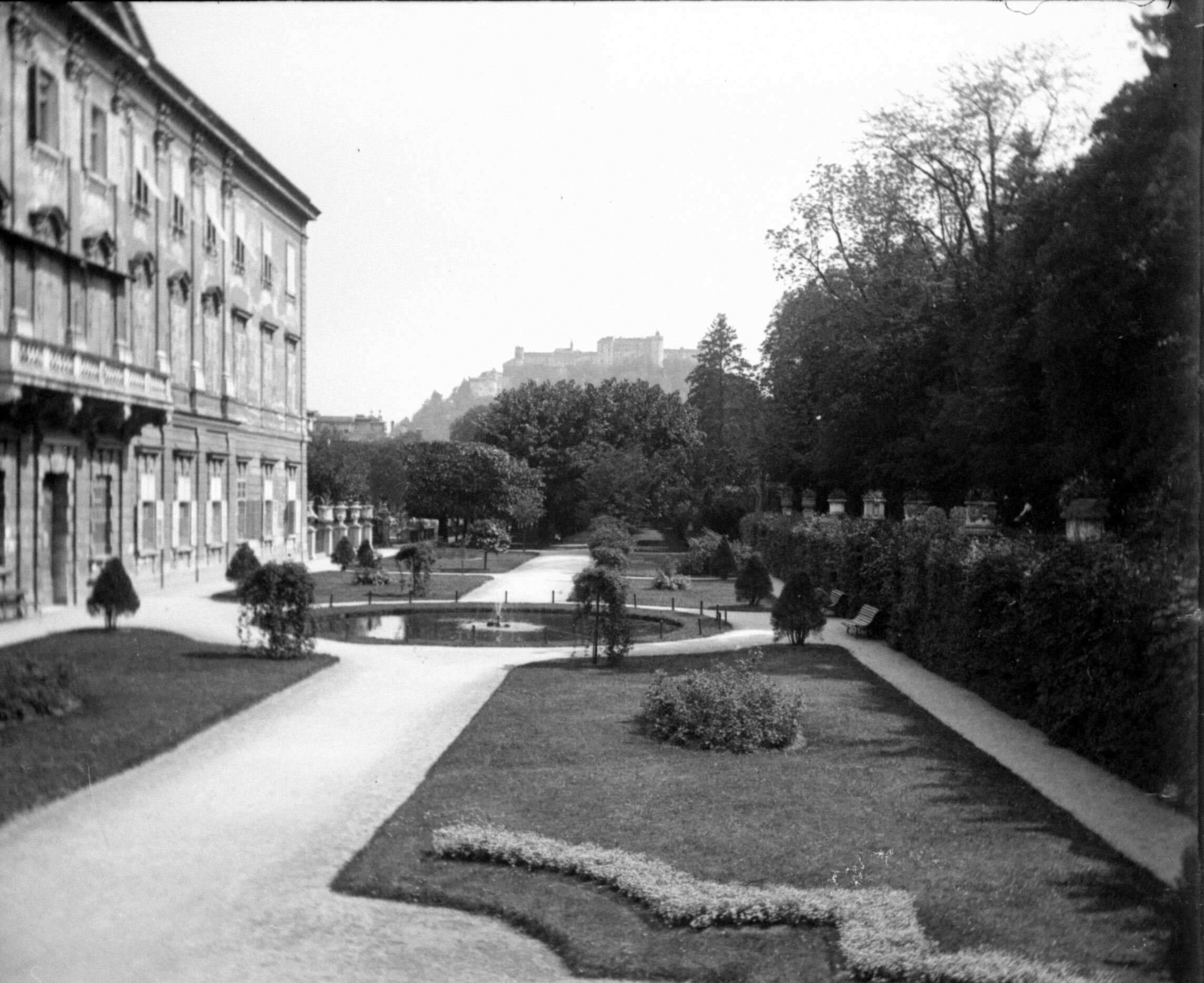 Schloss Mirabell in Salzburg (Pfingsten 1901), 87040 sn R_o (DRM CC BY-NC-SA)