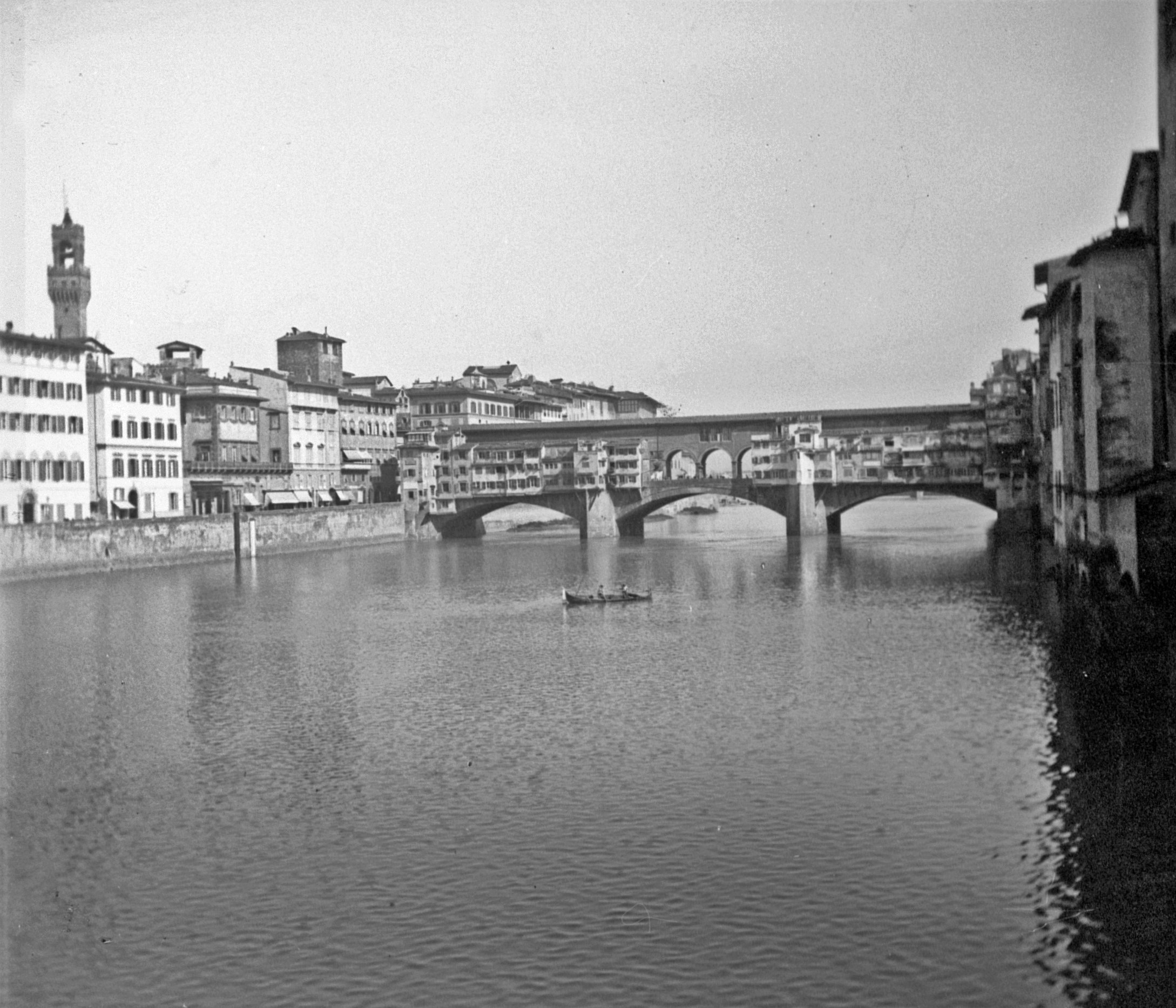 Ponte Vecchio von der Ponte Santa Trinità (März/April 1902), 87141 L_o (DRM CC BY-NC-SA)