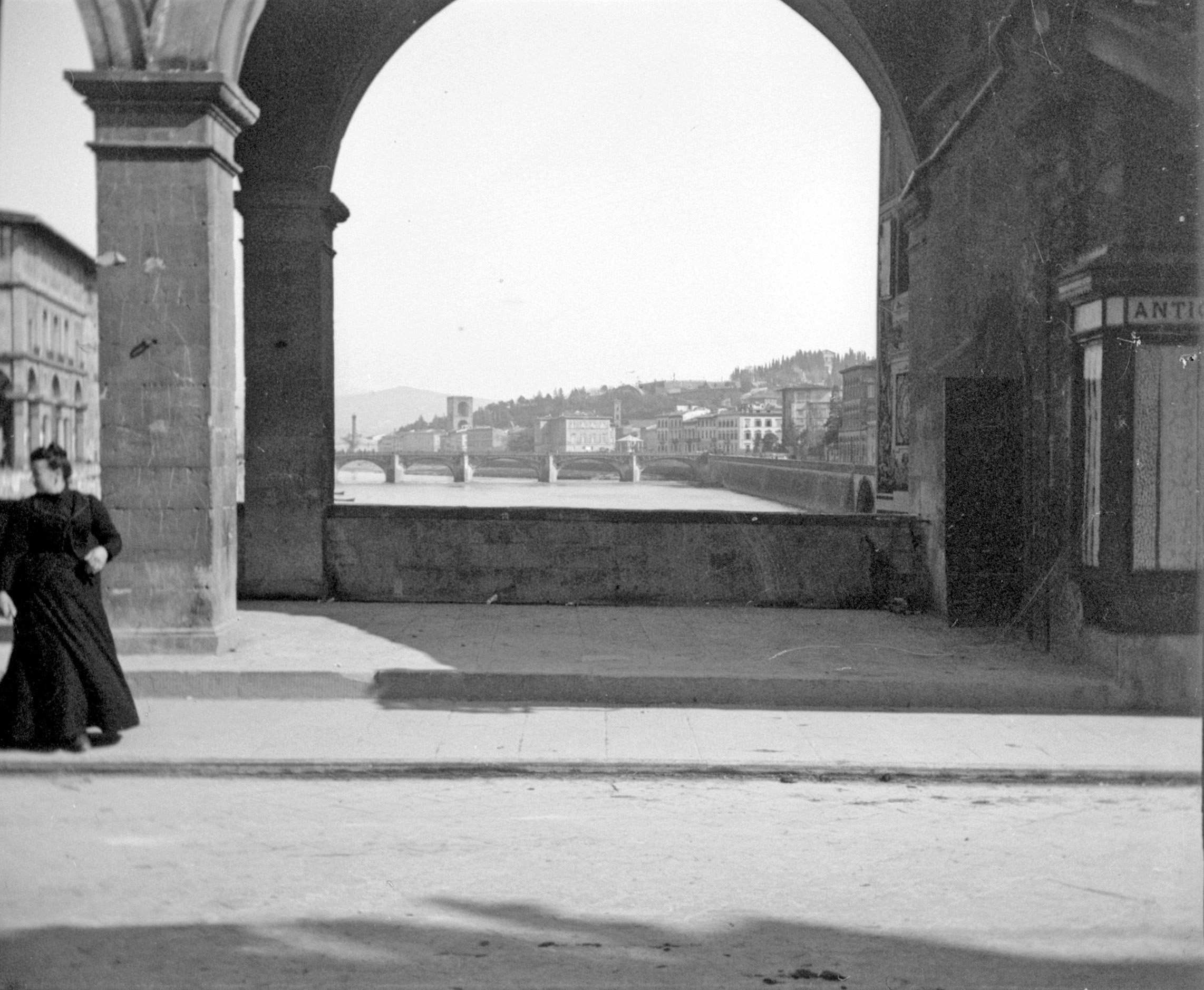 Frau auf der Ponte Vecchio in Florenz (März/April 1902), 87142 sn R_o (DRM CC BY-NC-SA)