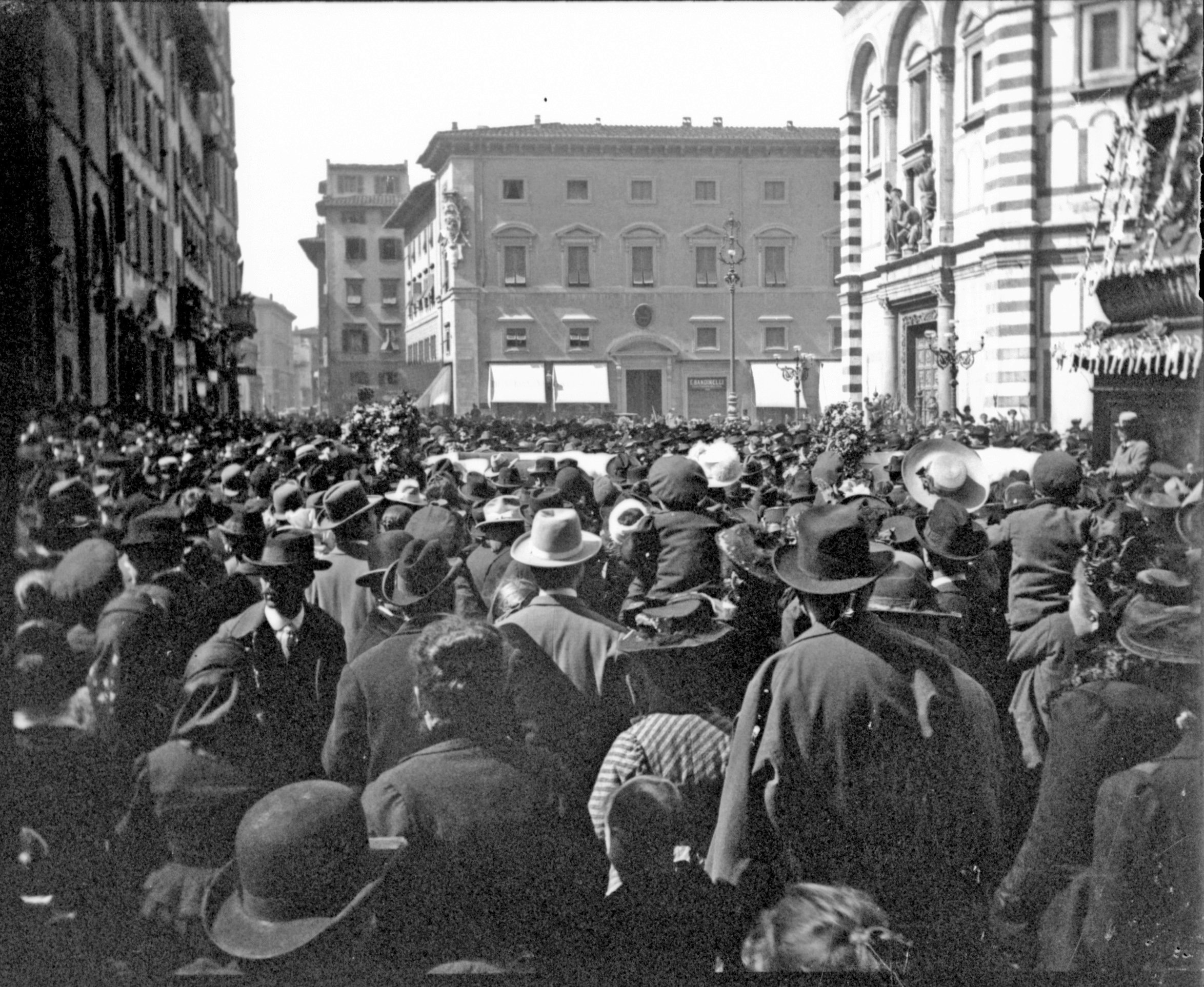 Scoppio del Carro auf dem Domplatz in Florenz (29.03.1902), 87171 sn R_o (DRM CC BY-NC-SA)