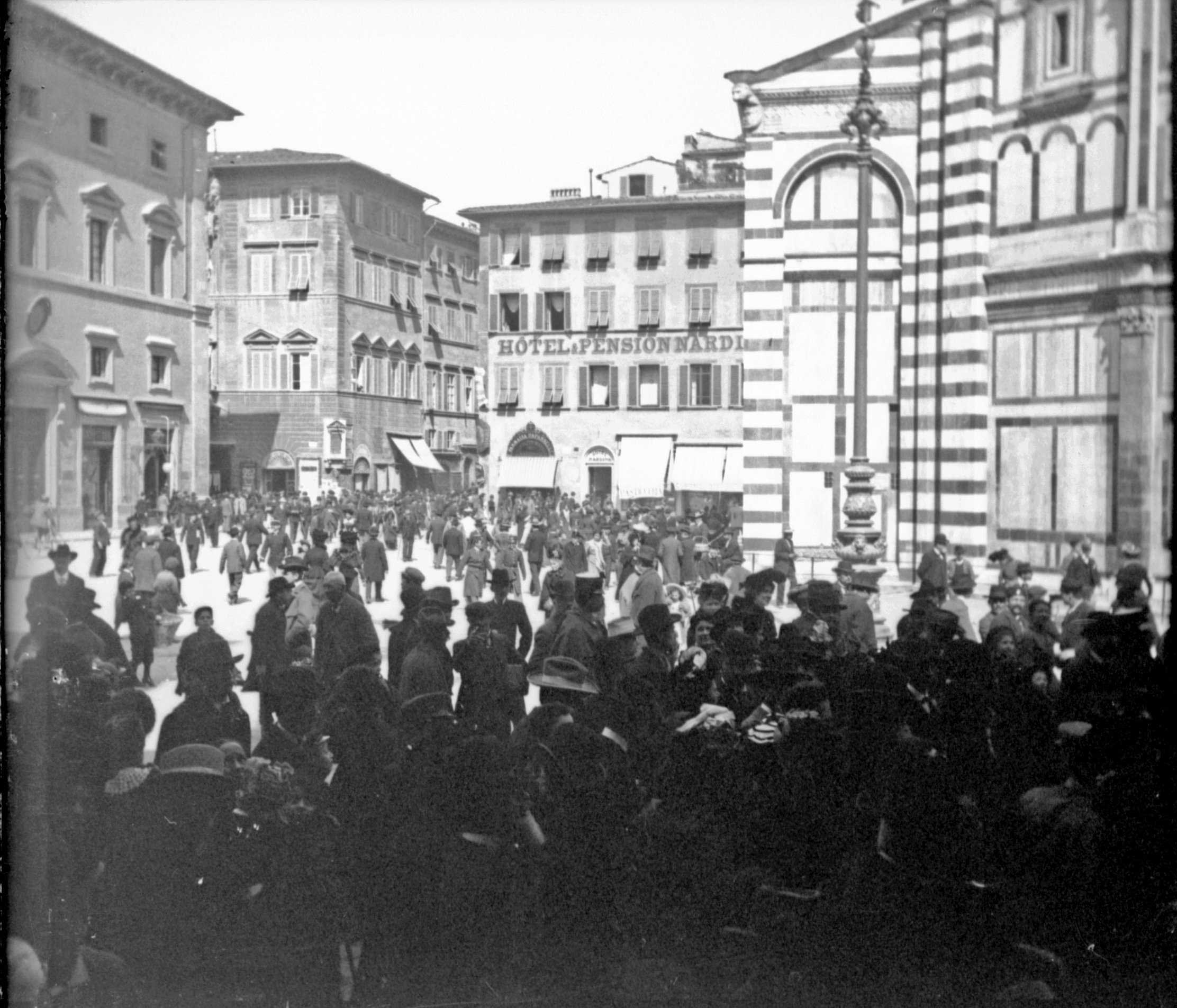 Scoppio del Carro auf dem Domplatz in Florenz (29.03.1902),87172 sn L_o (DRM CC BY-NC-SA)