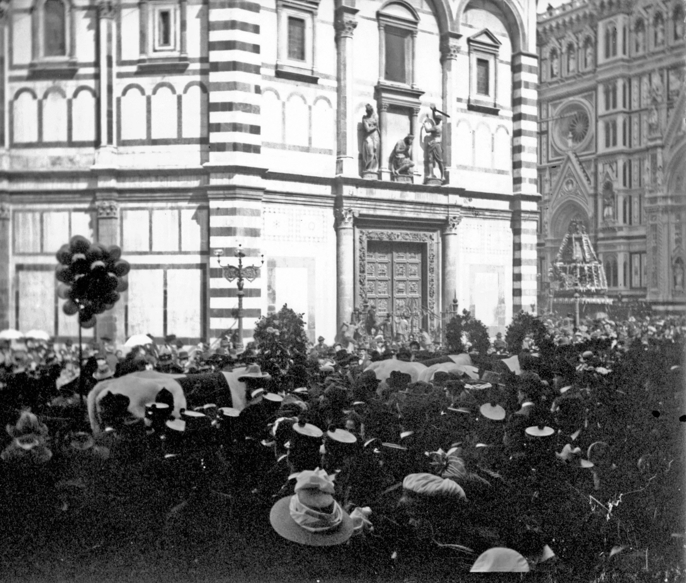 Scoppio del Carro auf dem Domplatz in Florenz (29.03.1902), 87173 sn R_o (DRM CC BY-NC-SA)