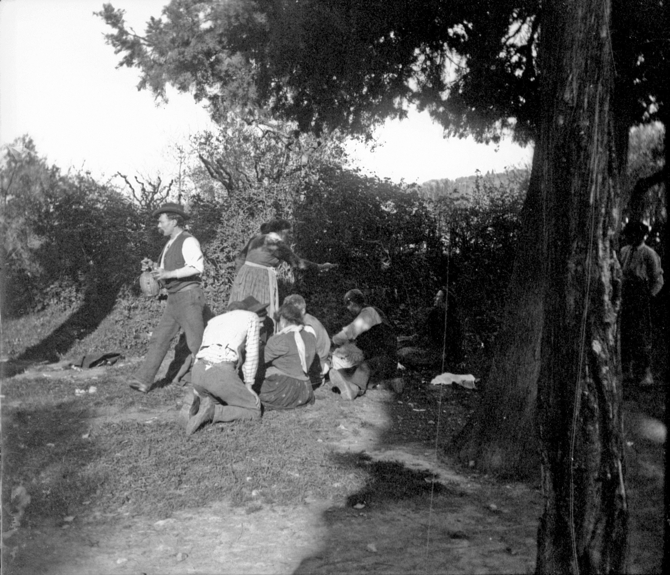 Landarbeiter während der Pause in Poggio Imperiale (März/April 1902), 87180 sn L_o (DRM CC BY-NC-SA)
