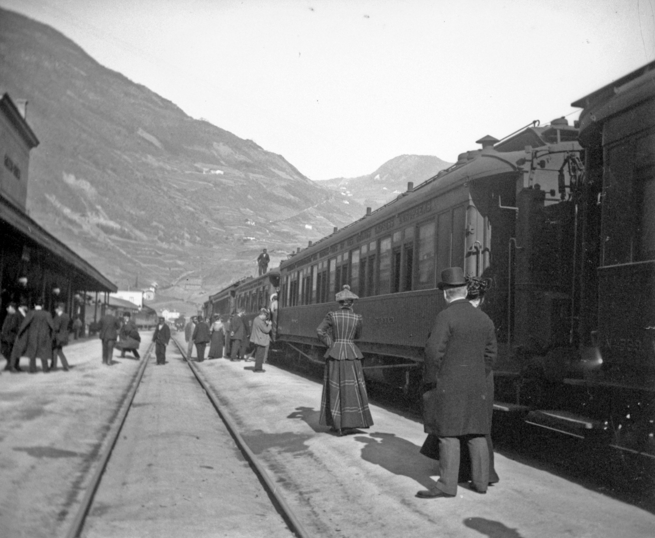 Berlin-Neapel-Express im Bahnhof Bozen (April 1902), 87192 R_o (DRM CC BY-NC-SA)
