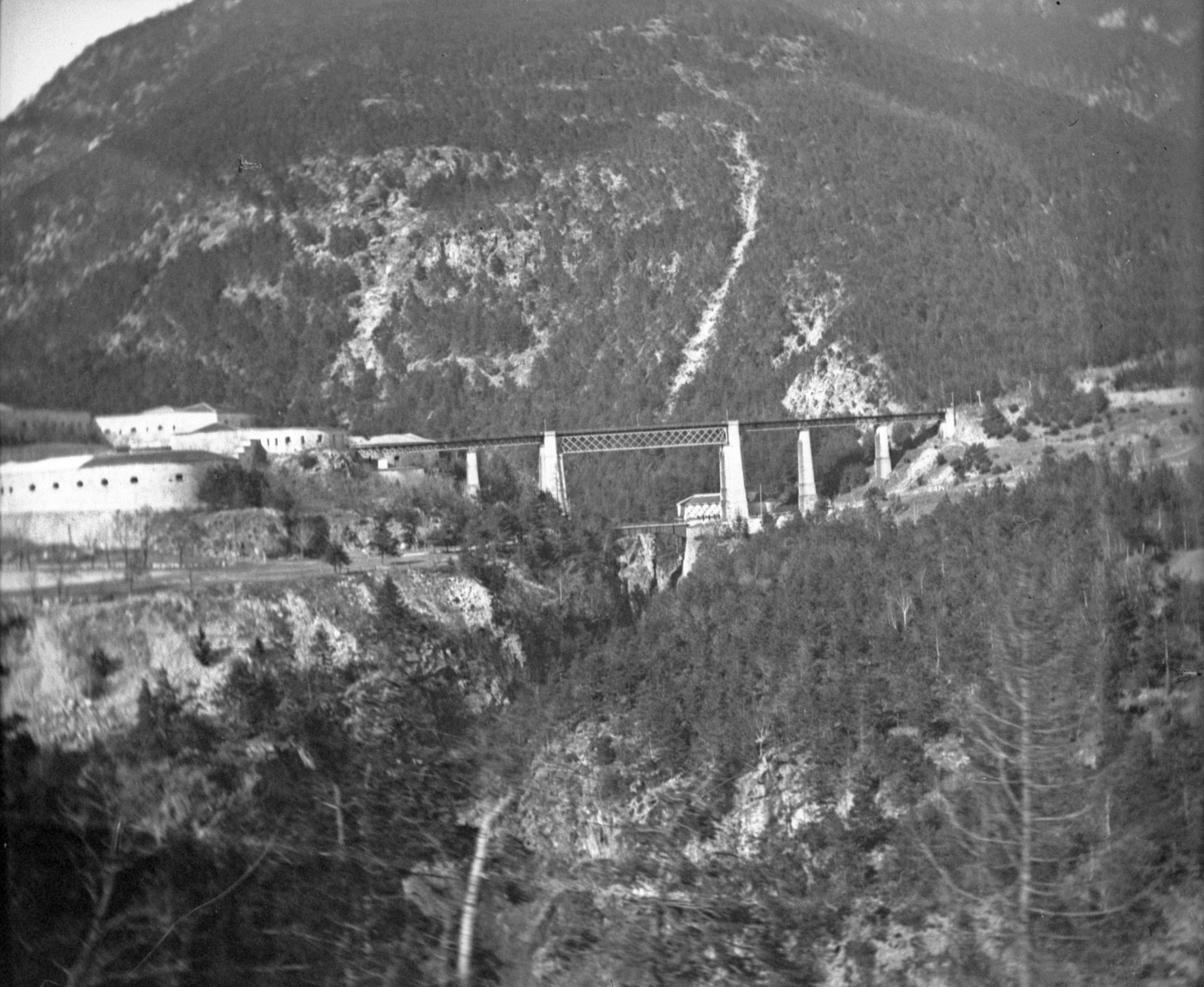 Franzensfeste und Viadukt der Pustertalbahn (April 1902), 87193 L_o (DRM CC BY-NC-SA)