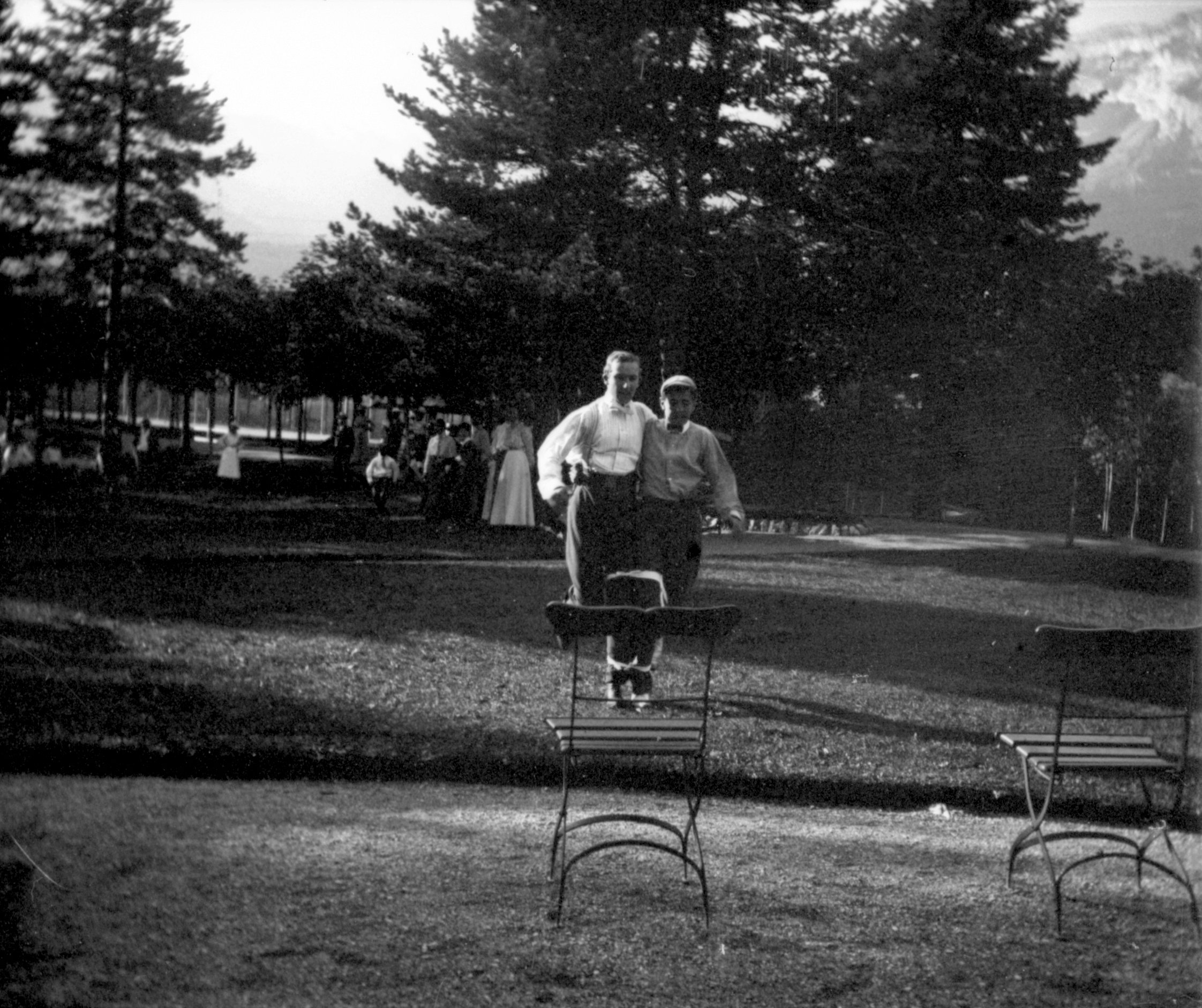 Spiele im Freien beim Hotel Waldhaus Flims (August 1902), 87223 sn R_o (DRM CC BY-NC-SA)