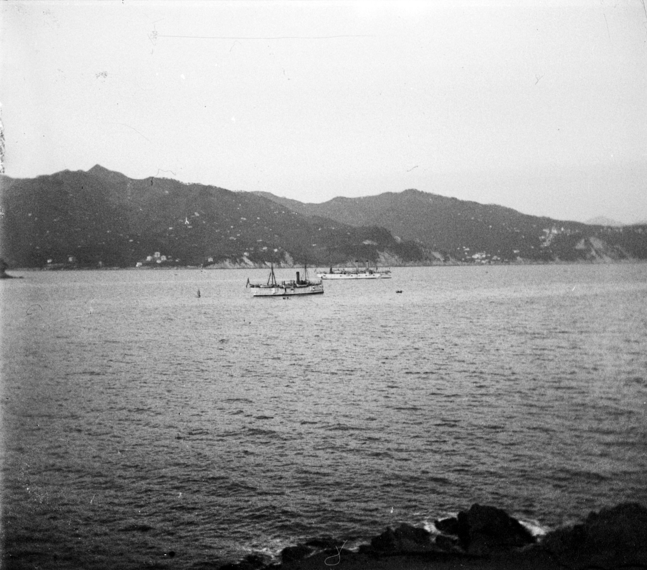 Amerikanische Kriegsschiffe vor Santa Margherita Ligure (März/April 1903), 87292 sn L_o (DRM CC BY-NC-SA)