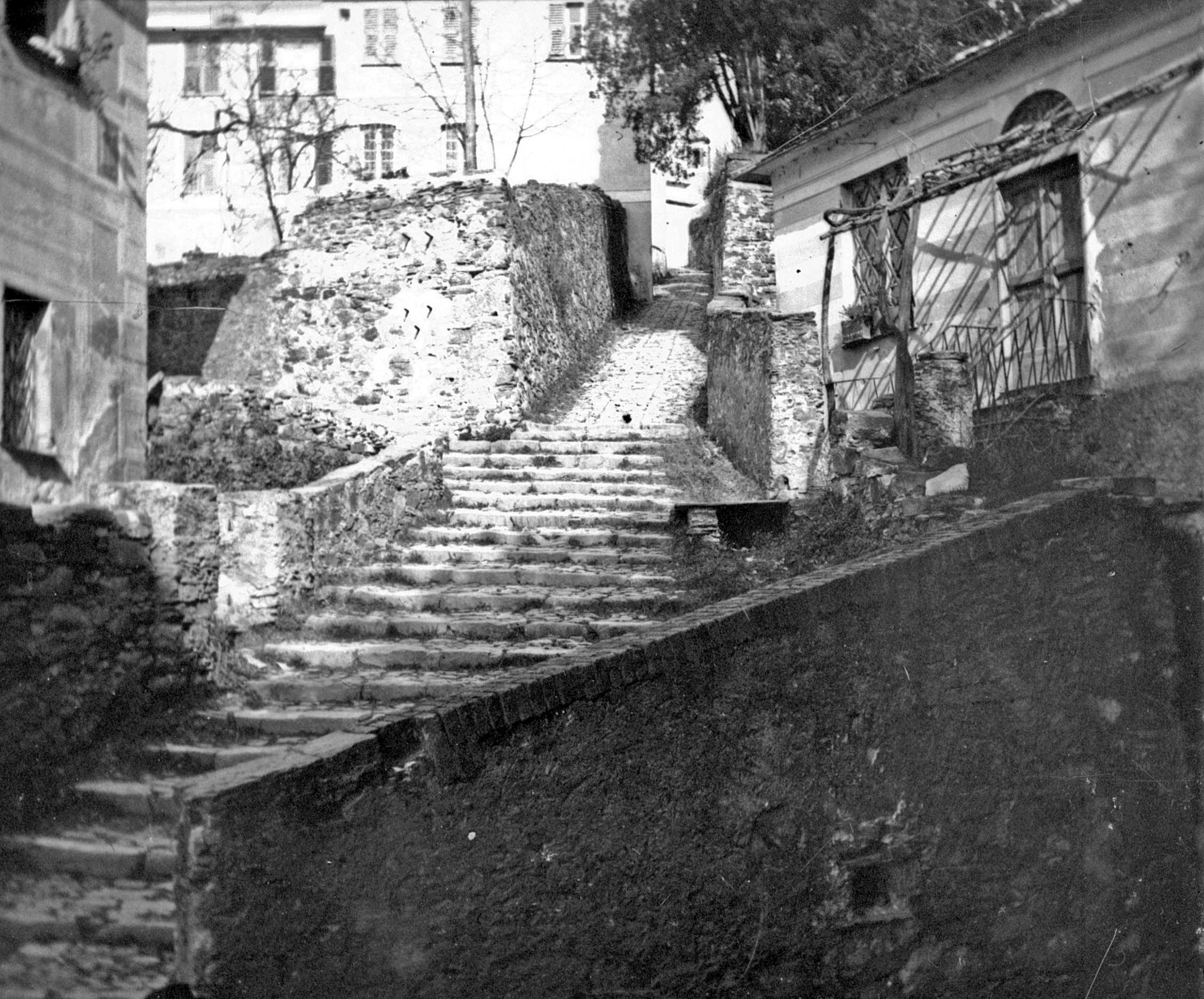 Treppe zur Pfarrkirche in Ruta (März/April 1903), 87328 sn R_o (DRM CC BY-NC-SA)