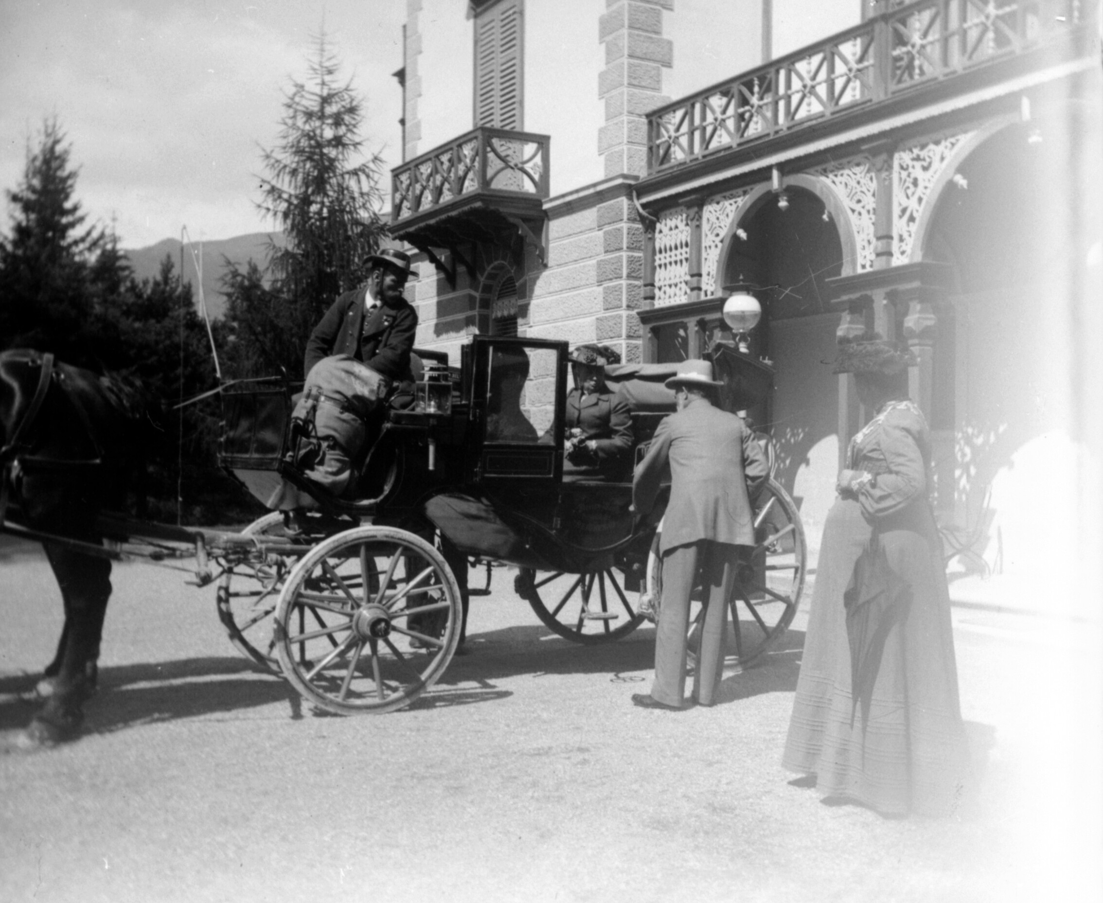 Abfahrt der Kutsche der Messlings in Flims (August 1903), 87392 sn R (DRM CC BY-NC-SA)