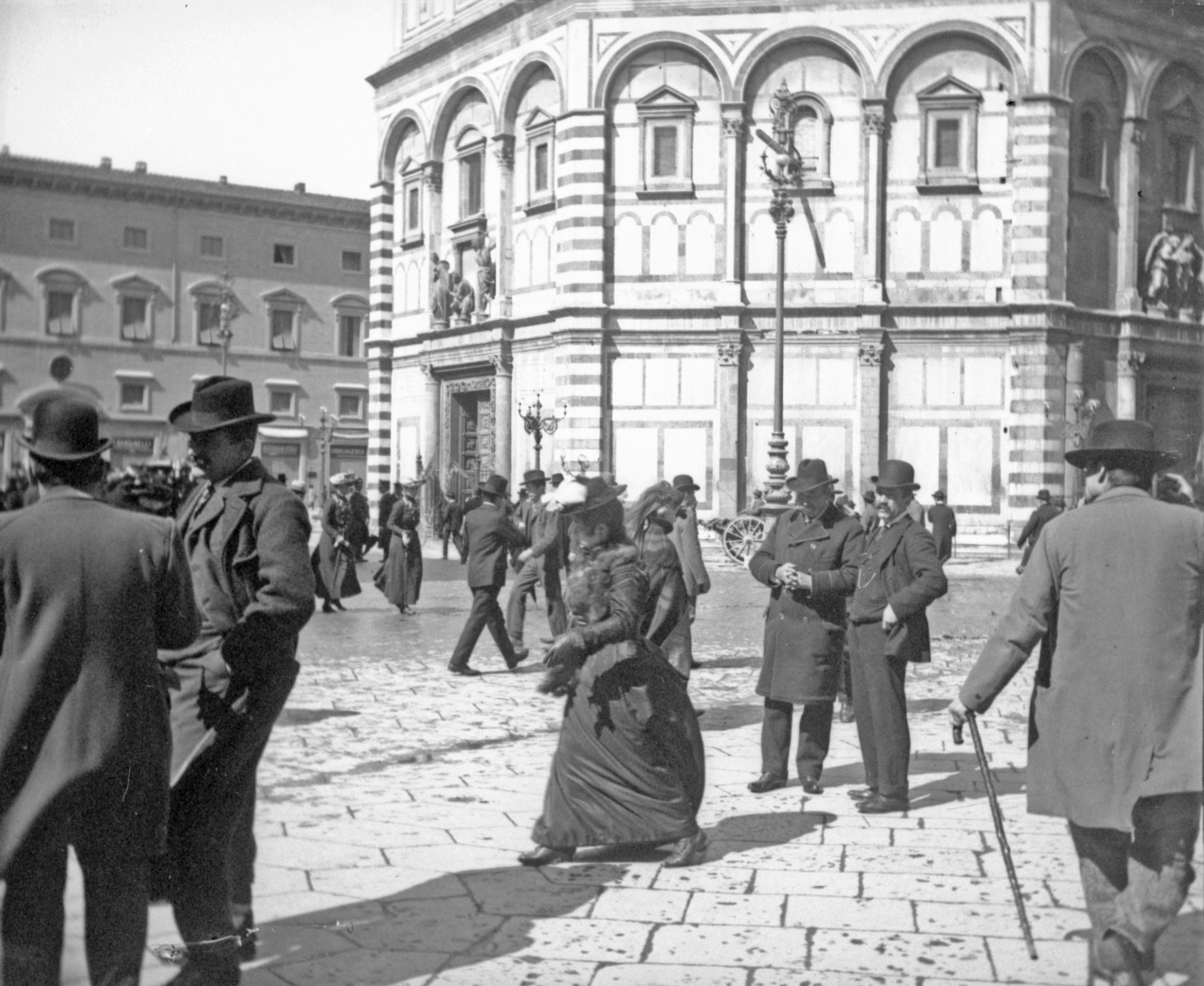 Piazza San Giovanni mit dem Baptisterium in Florenz (März/April 1902), 87144 sn R_o (DRM CC BY-NC-SA)