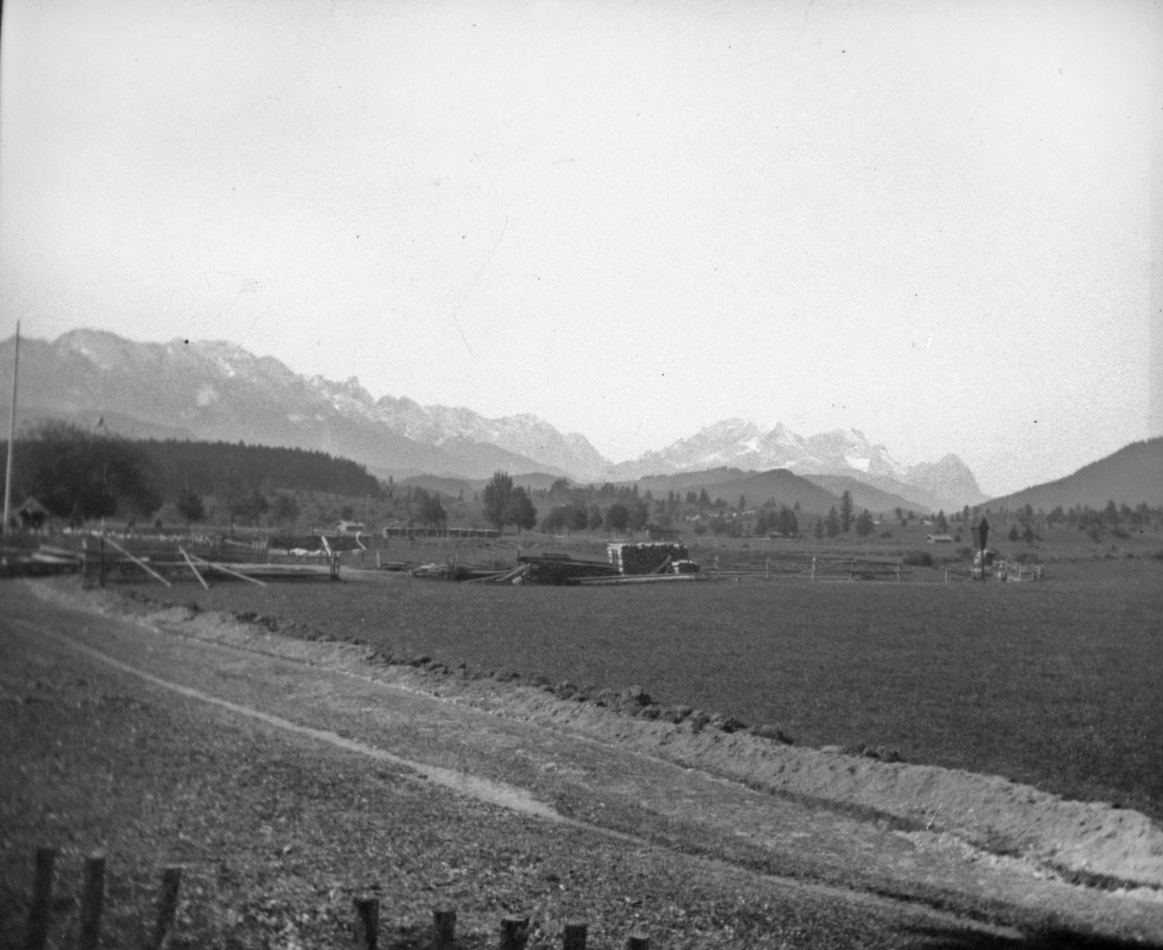 Blick von Krün auf das Zugspitzmassiv (September 1903), 87426 sn L_o.jpg (DRM CC BY-NC-SA)