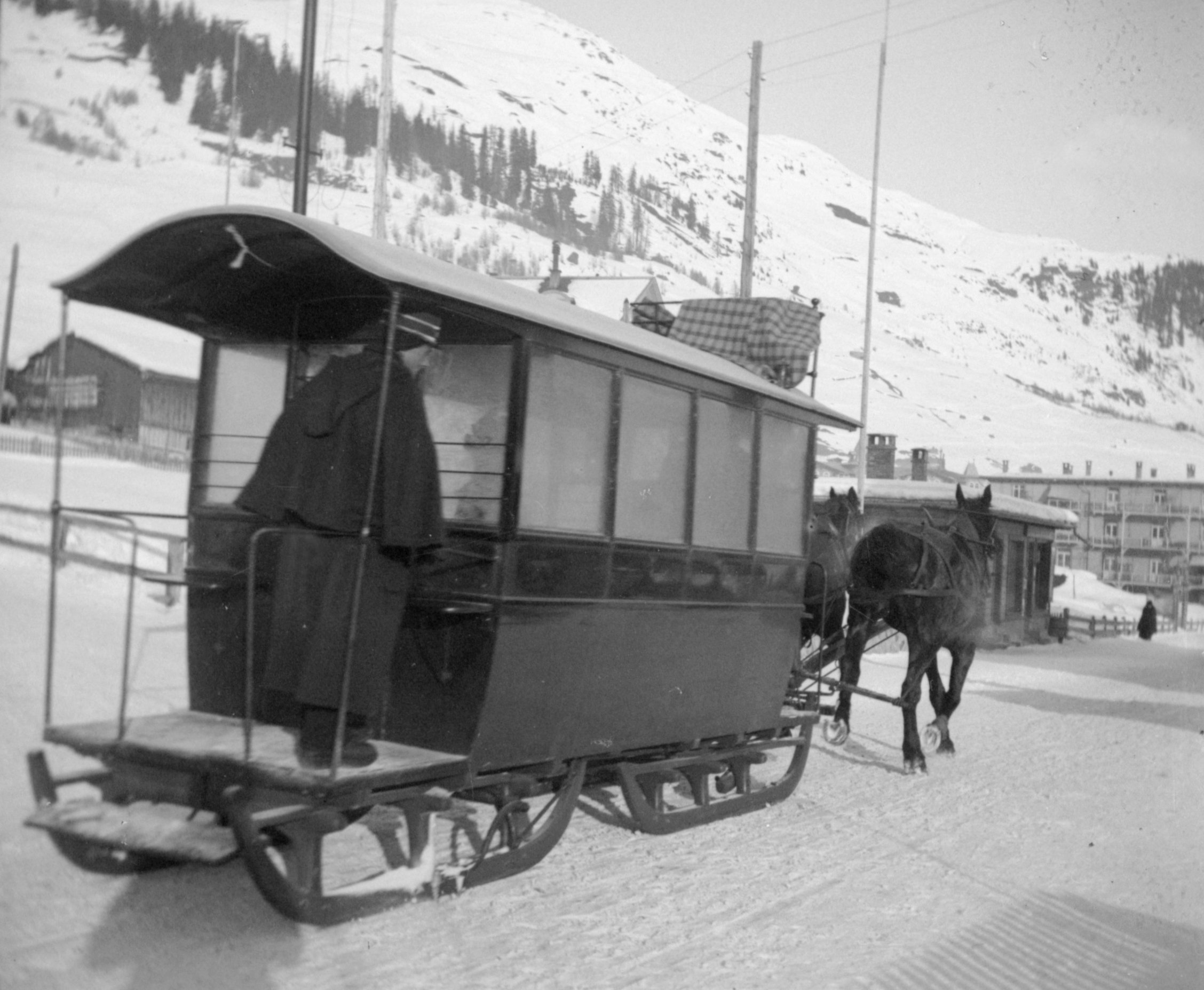 Rösslitram-Schlitten auf der Promenade in Davos (Dezember 1903-Januar 1904), 87455 sn R_o.jpg (DRM CC BY-NC-SA)