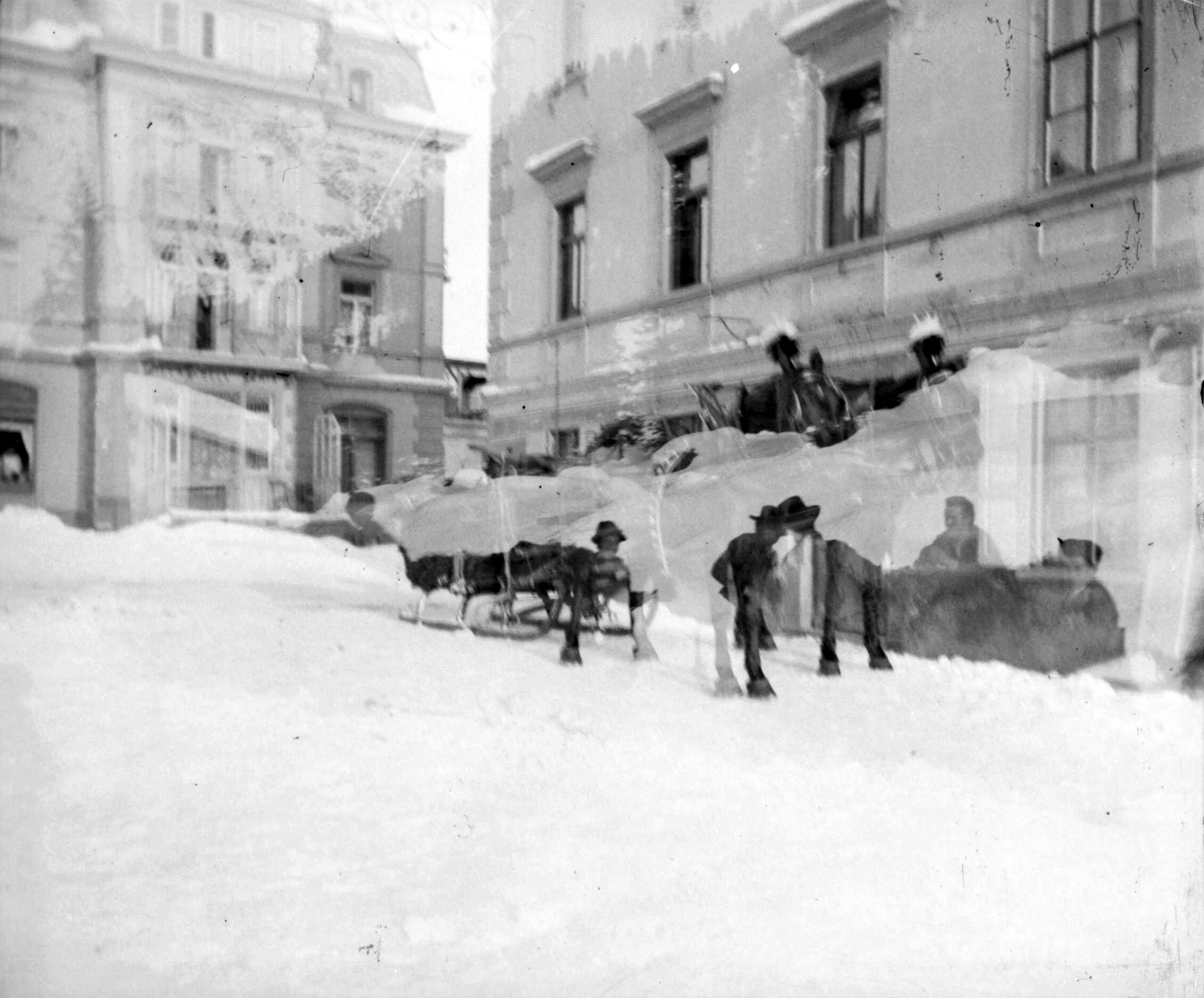 Pferdeschlitten am Flüela-Posthotel in Davos Dorf (Dezember 1903-Januar 1904), 87461 sn R (DRM CC BY-NC-SA)