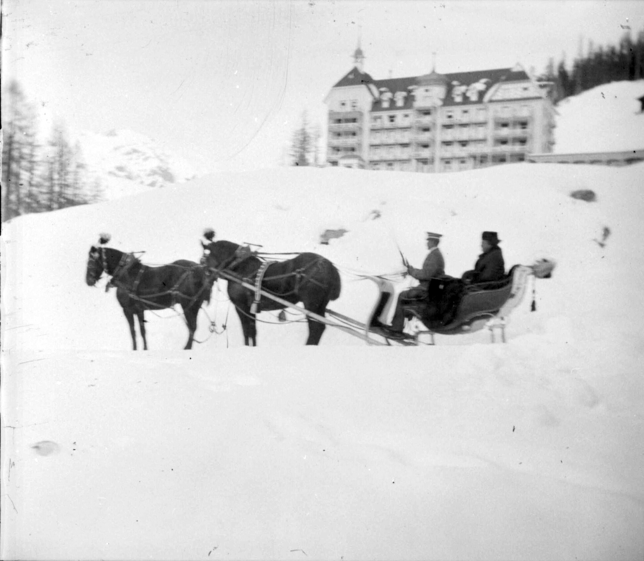 Pferdeschlitten am Sanatorium Clavadel bei Davos (Dezember 1903-Januar 1904), 87473 sn L (DRM CC BY-NC-SA)
