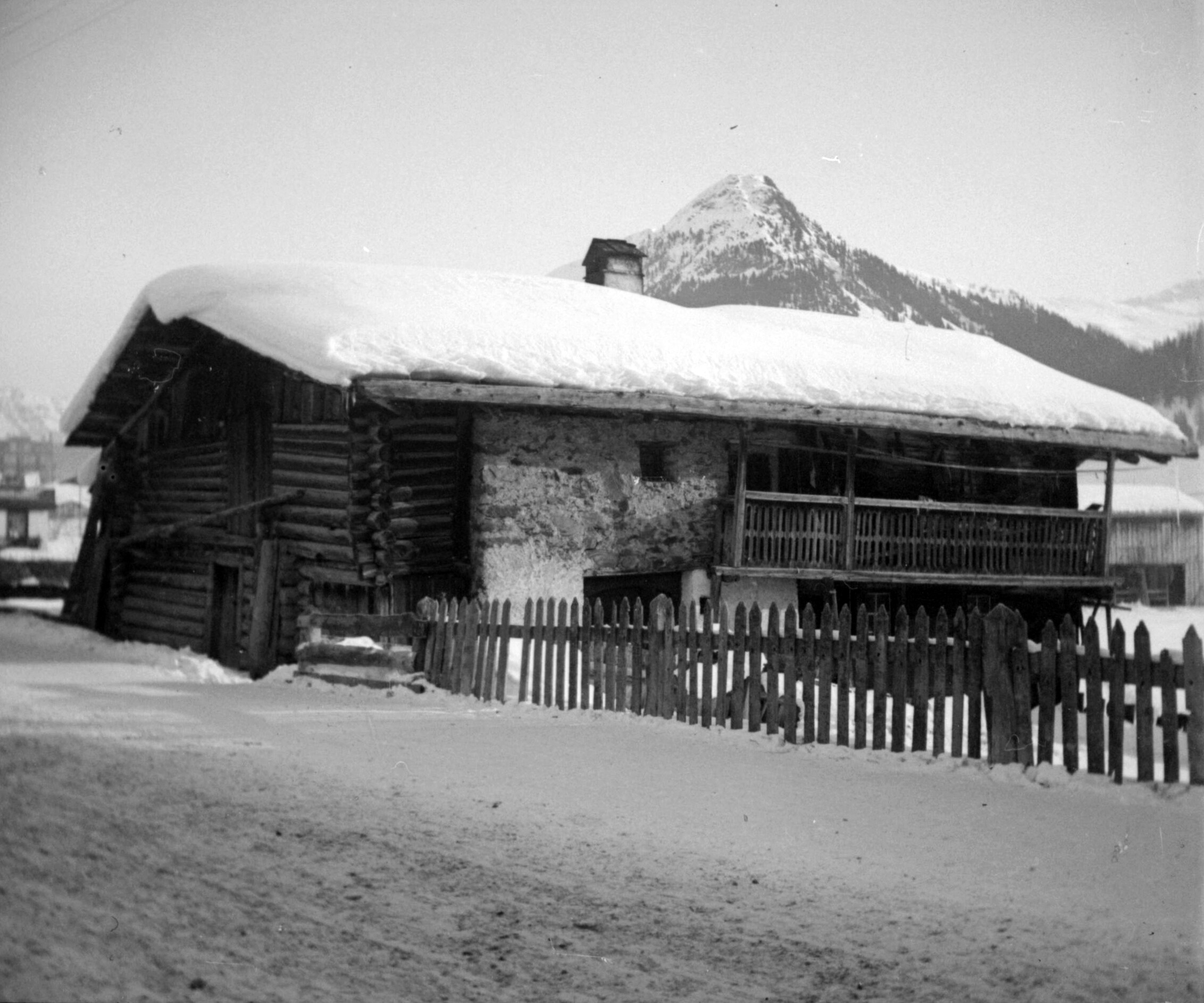Bauernhaus an der Bahnhofstraße in Davos (Dezember 1903-Januar 1904), 87475 sn R (DRM CC BY-NC-SA)