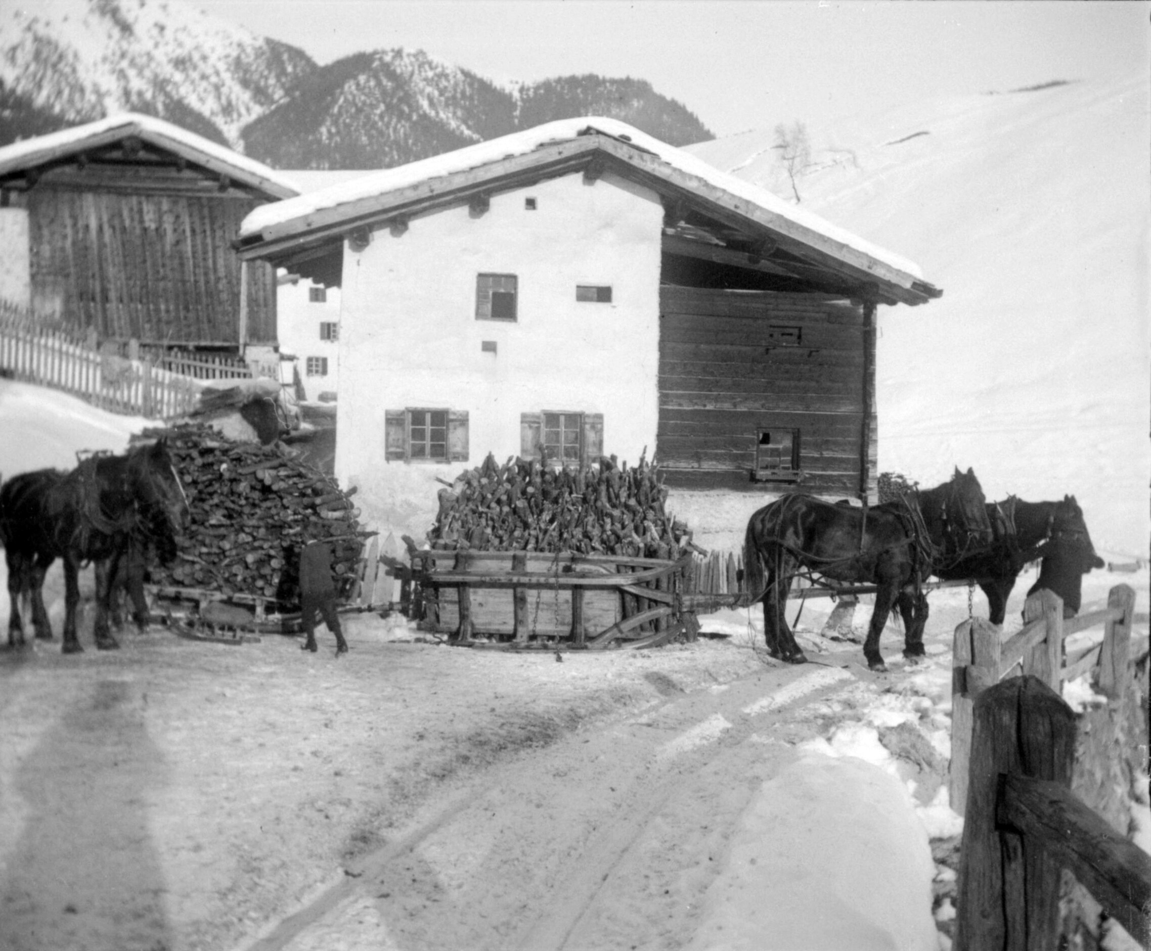 Pferdeschlitten auf der Hauptstraße in Wiesen (28.12.1903), 87481 sn R (DRM CC BY-NC-SA)
