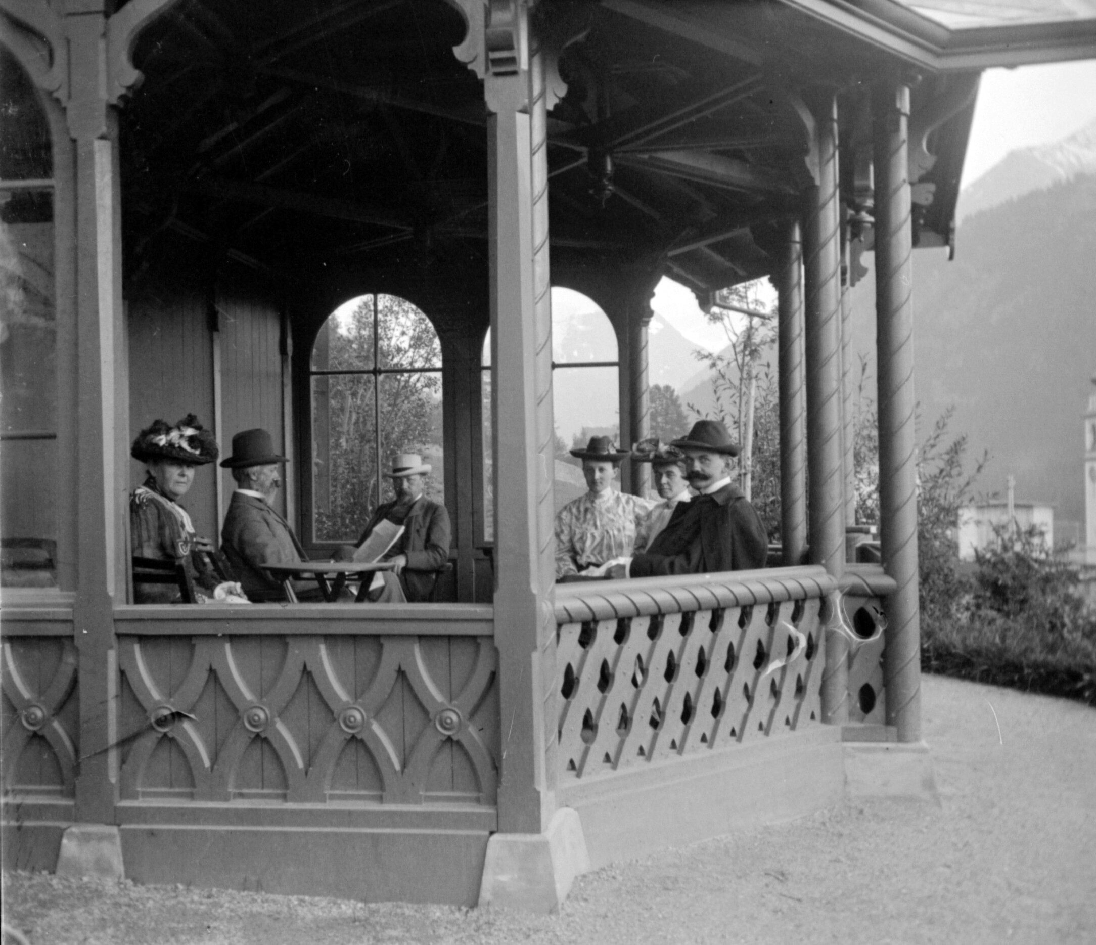Pavillon im Garten des Hotels Weisses Kreuz in Pontresina (August-September 1904), 87532 sn L (DRM CC BY-NC-SA)