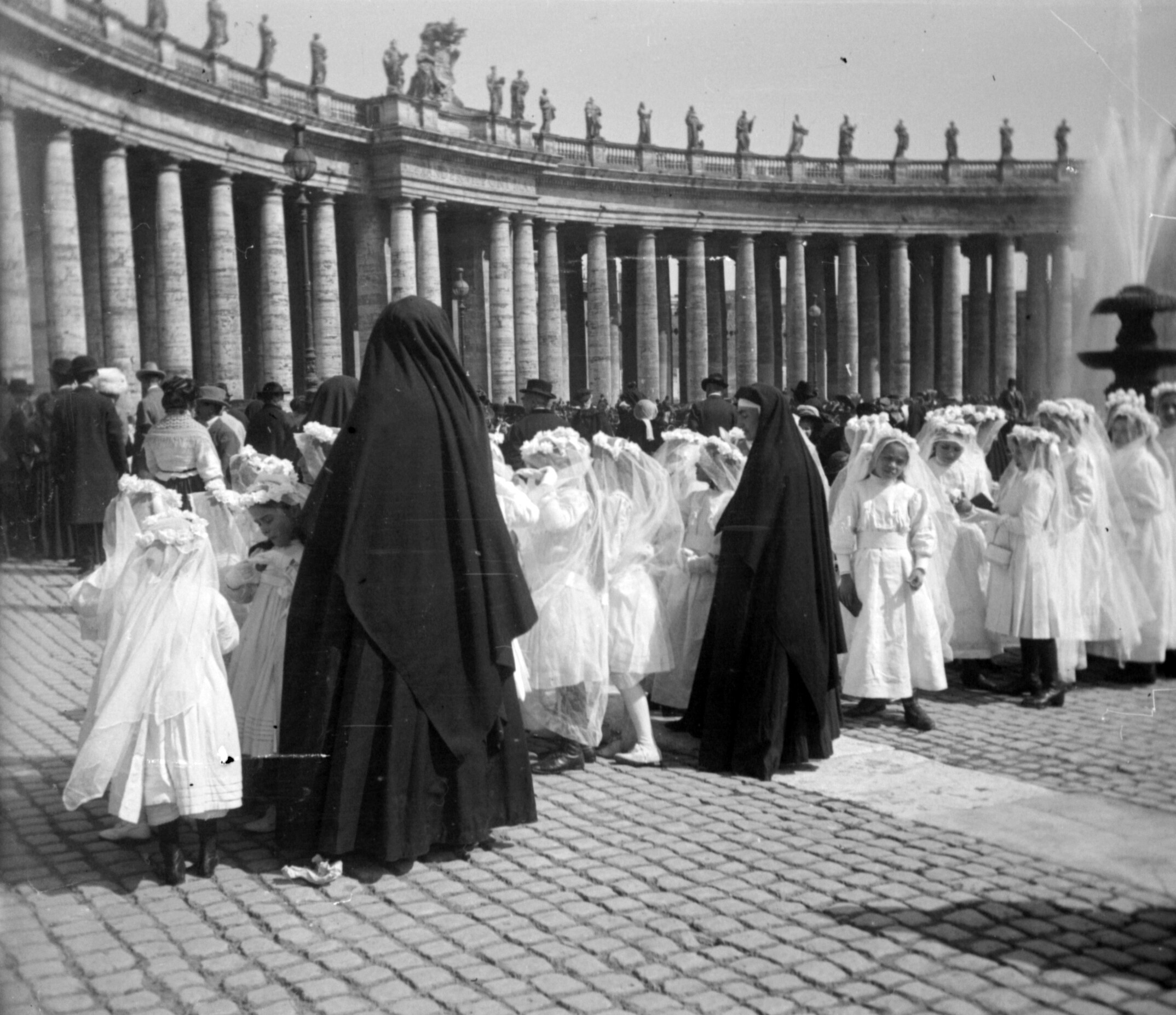 Mädchengruppe Rom (1912), 87756 sn L (DRM CC BY-NC-SA)