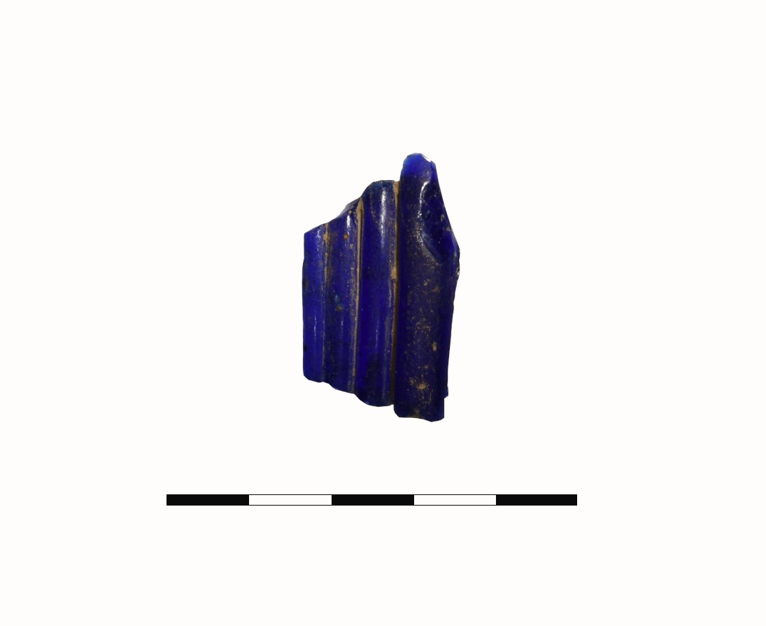Fragment eines blauen Armreifs (Kulturzentrum Sinsteden, Rhein-Kreis-Neuss CC BY-NC-ND)
