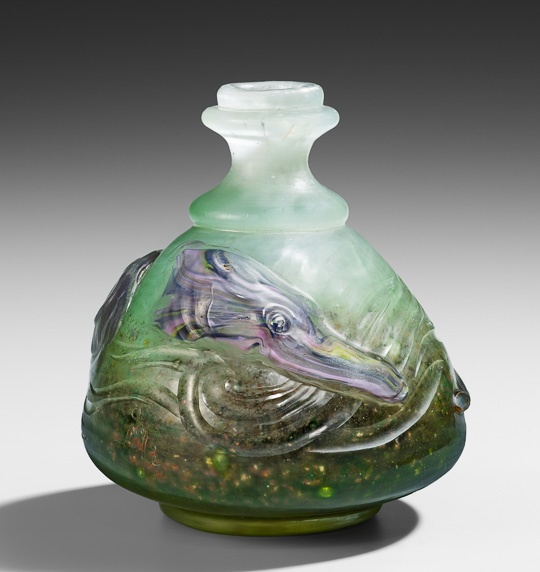 Vase mit Fischen (Glasmuseum Hentrich, Museum Kunstpalast CC BY-NC-SA)