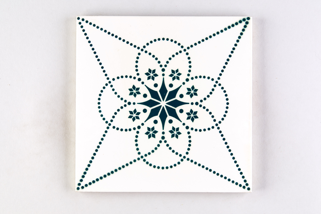 Punkte und Sterne, geometrischer Dekor (KreisMuseum Zons CC BY-NC-SA)