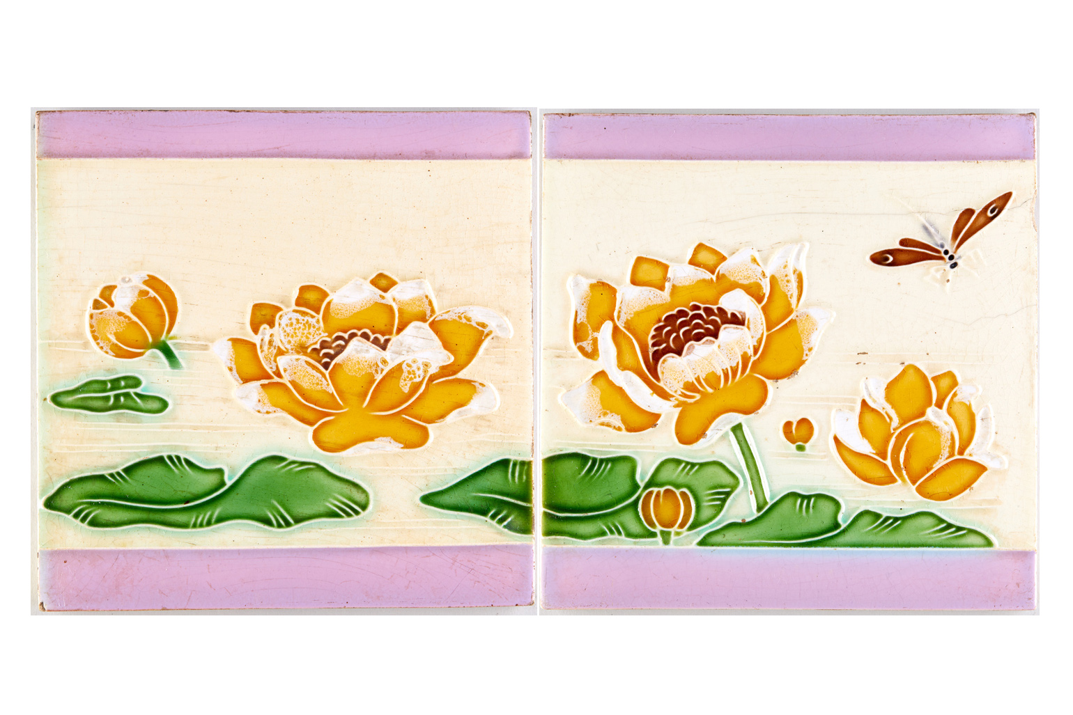 Fliesenbild aus zwei Fliesen, Motiv: Seerosen und Libelle (KreisMuseum Zons CC BY-NC-SA)