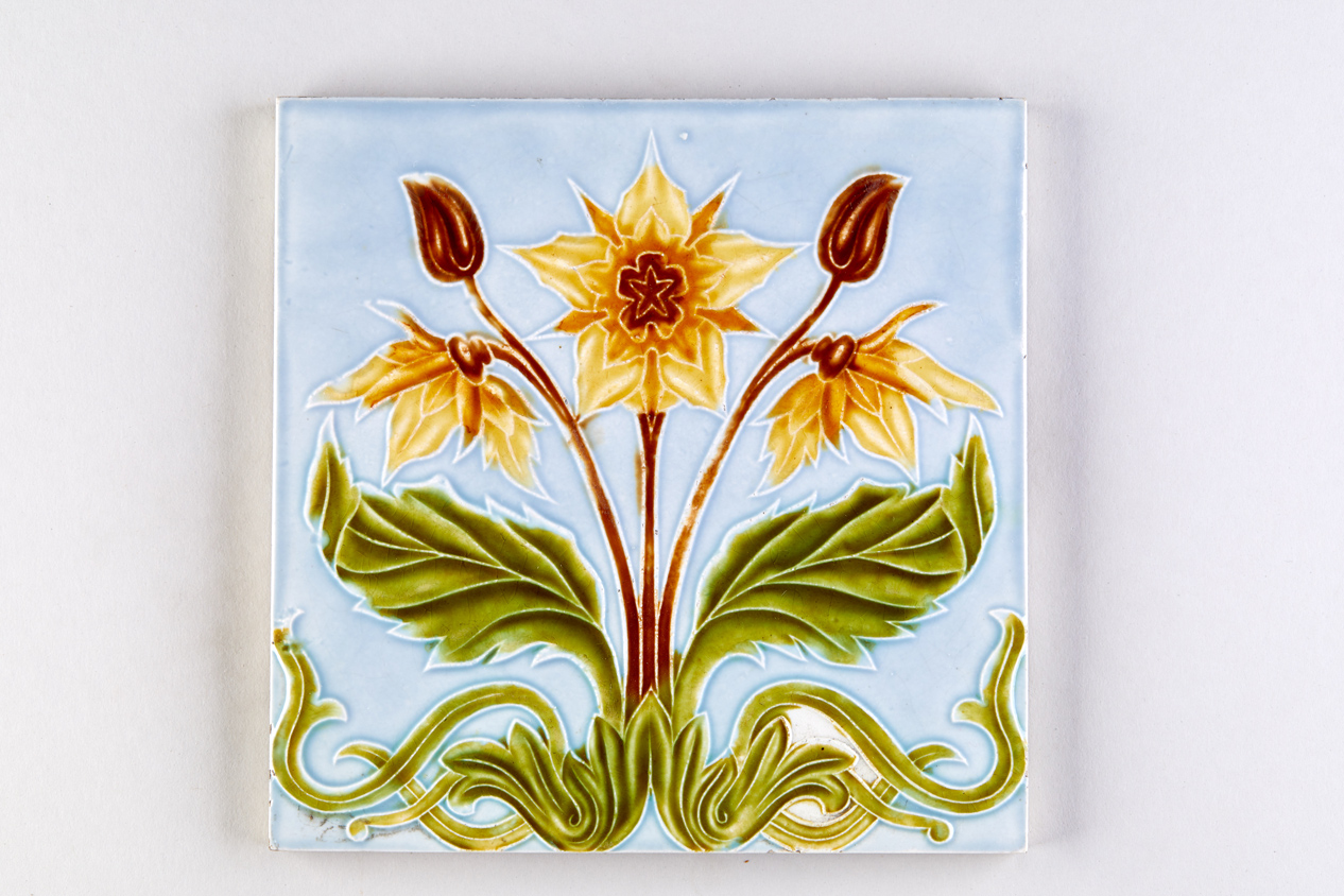 Gartenblume und Blattbandornament (KreisMuseum Zons CC BY-NC-SA)